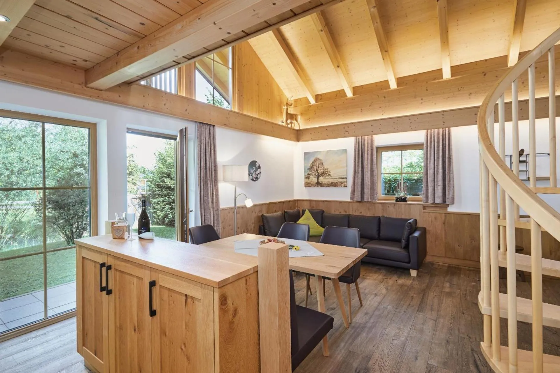 Living room in Bayern Chalets bei Salzburg und Berchtesgaden mit Whirlpool und Sauna
