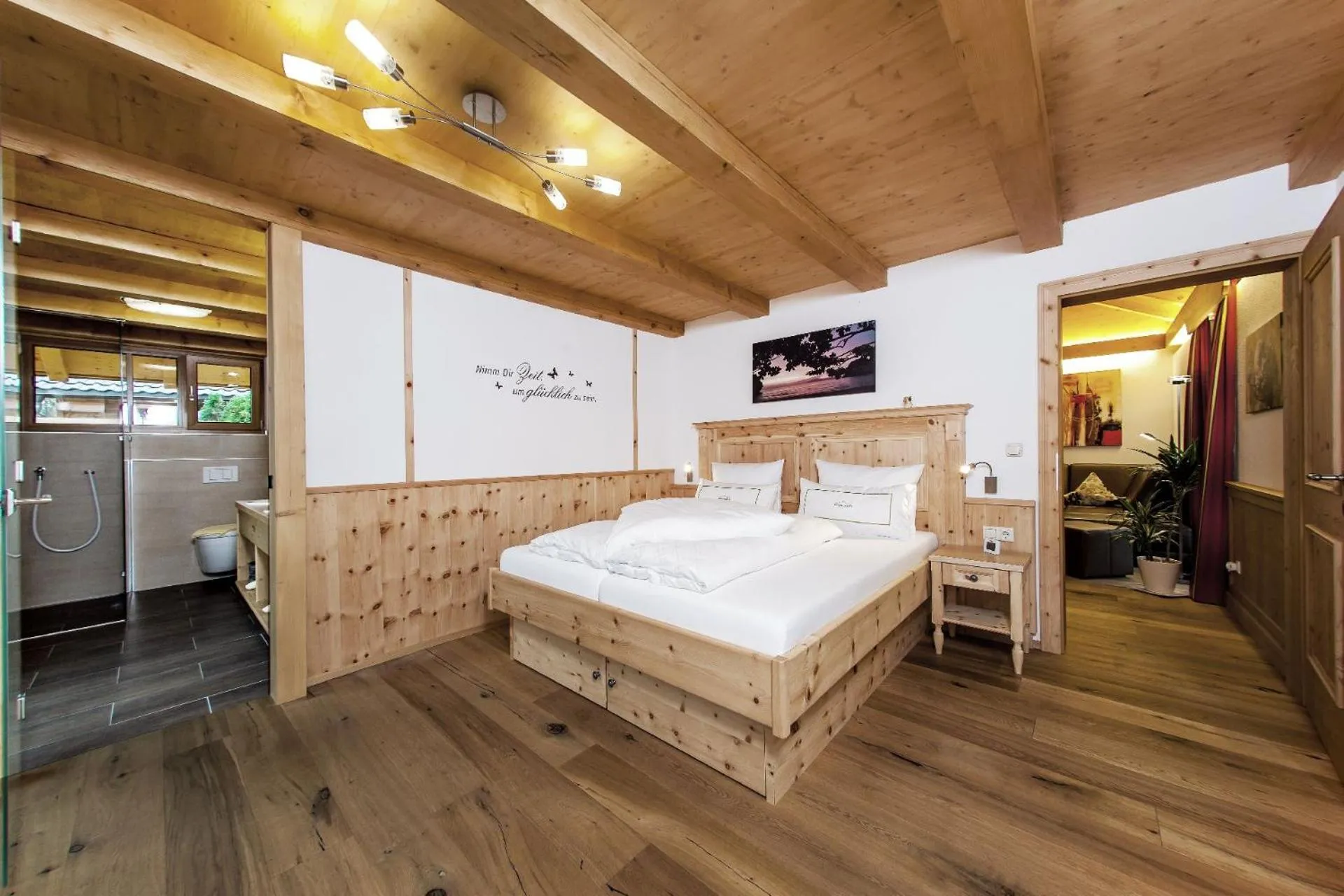 Bedroom, Bed in Bayern Chalets bei Salzburg und Berchtesgaden mit Whirlpool und Sauna