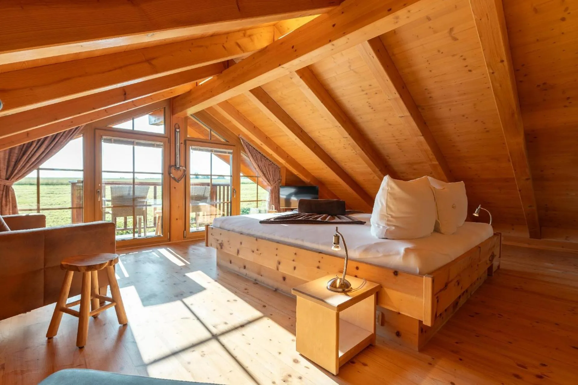 Bedroom in Bayern Chalets bei Salzburg und Berchtesgaden mit Whirlpool und Sauna