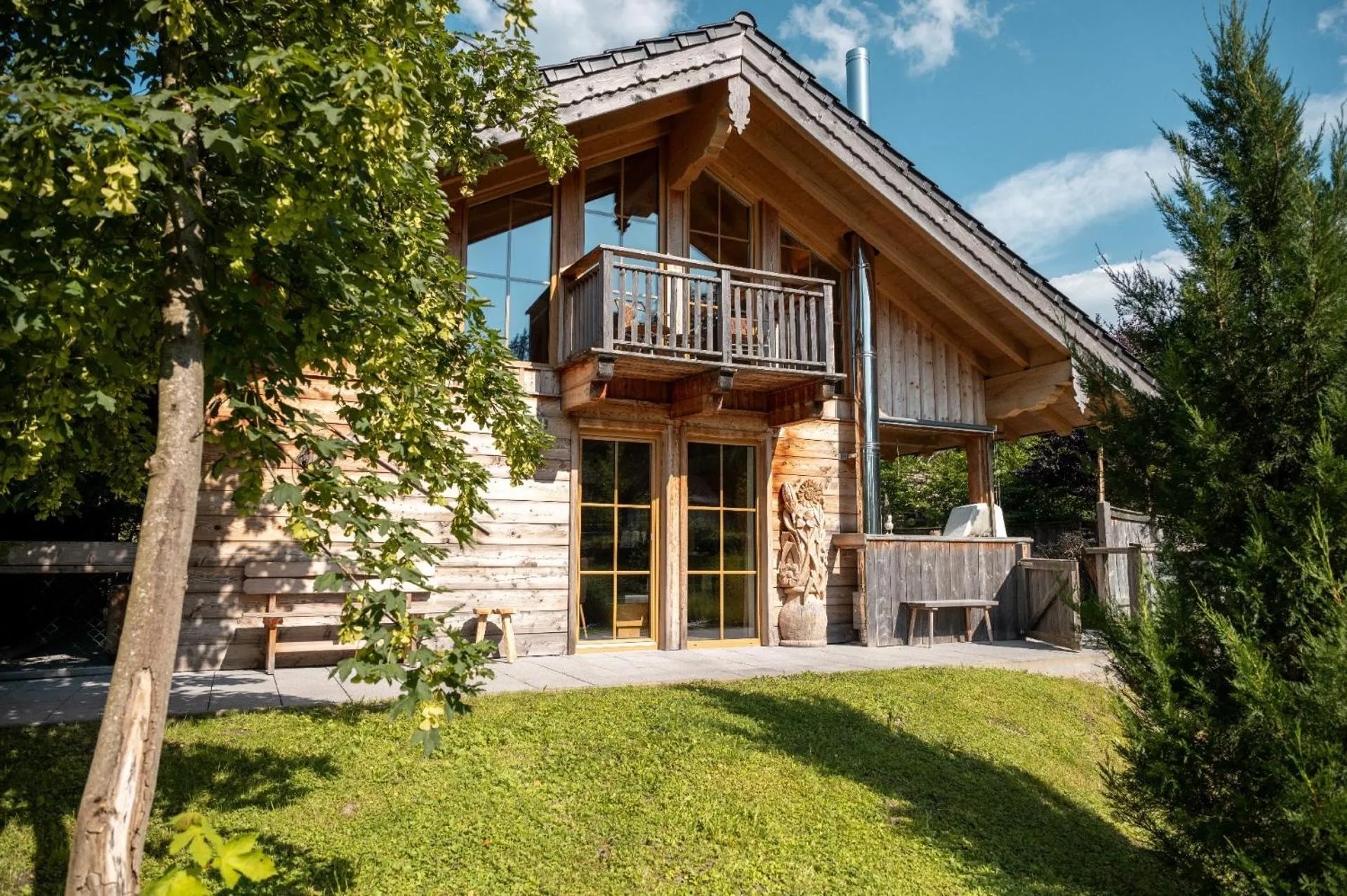 Property building in Bayern Chalets bei Salzburg und Berchtesgaden mit Whirlpool und Sauna
