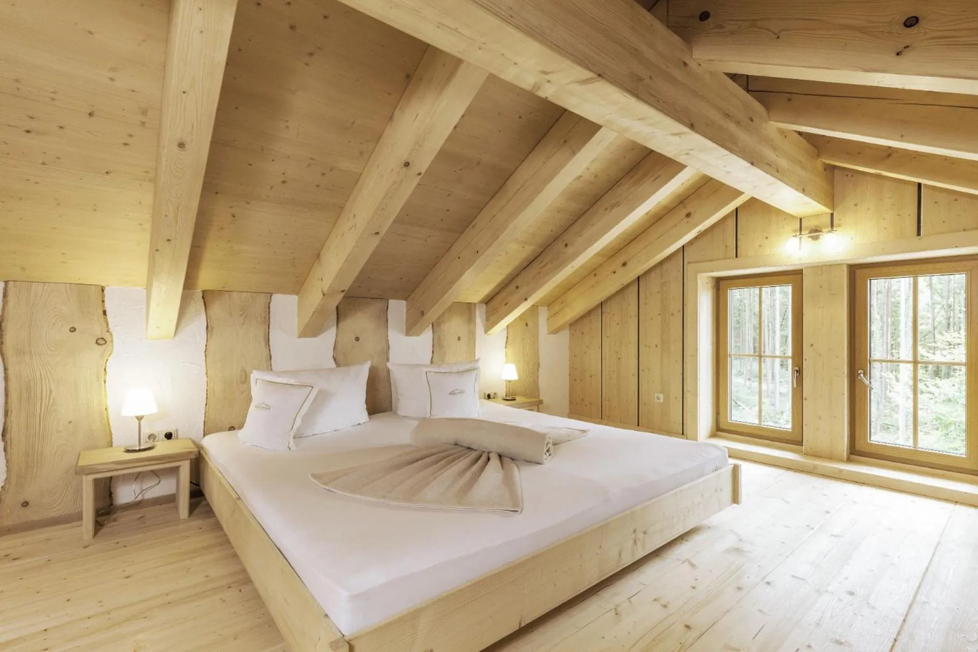 Bedroom, Bed in Bayern Chalets bei Salzburg und Berchtesgaden mit Whirlpool und Sauna