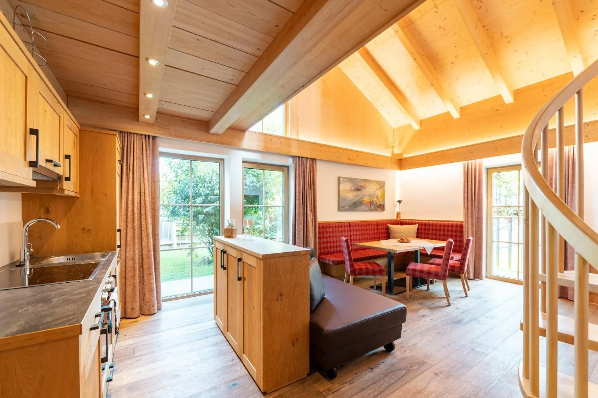 Living room in Bayern Chalets bei Salzburg und Berchtesgaden mit Whirlpool und Sauna