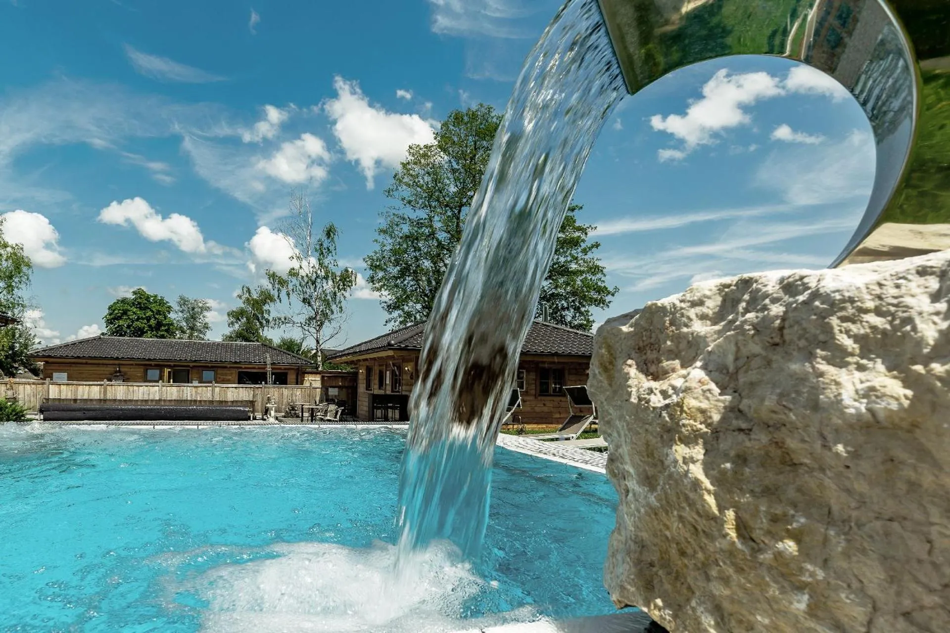 Hot Tub in Bayern Chalets bei Salzburg und Berchtesgaden mit Whirlpool und Sauna