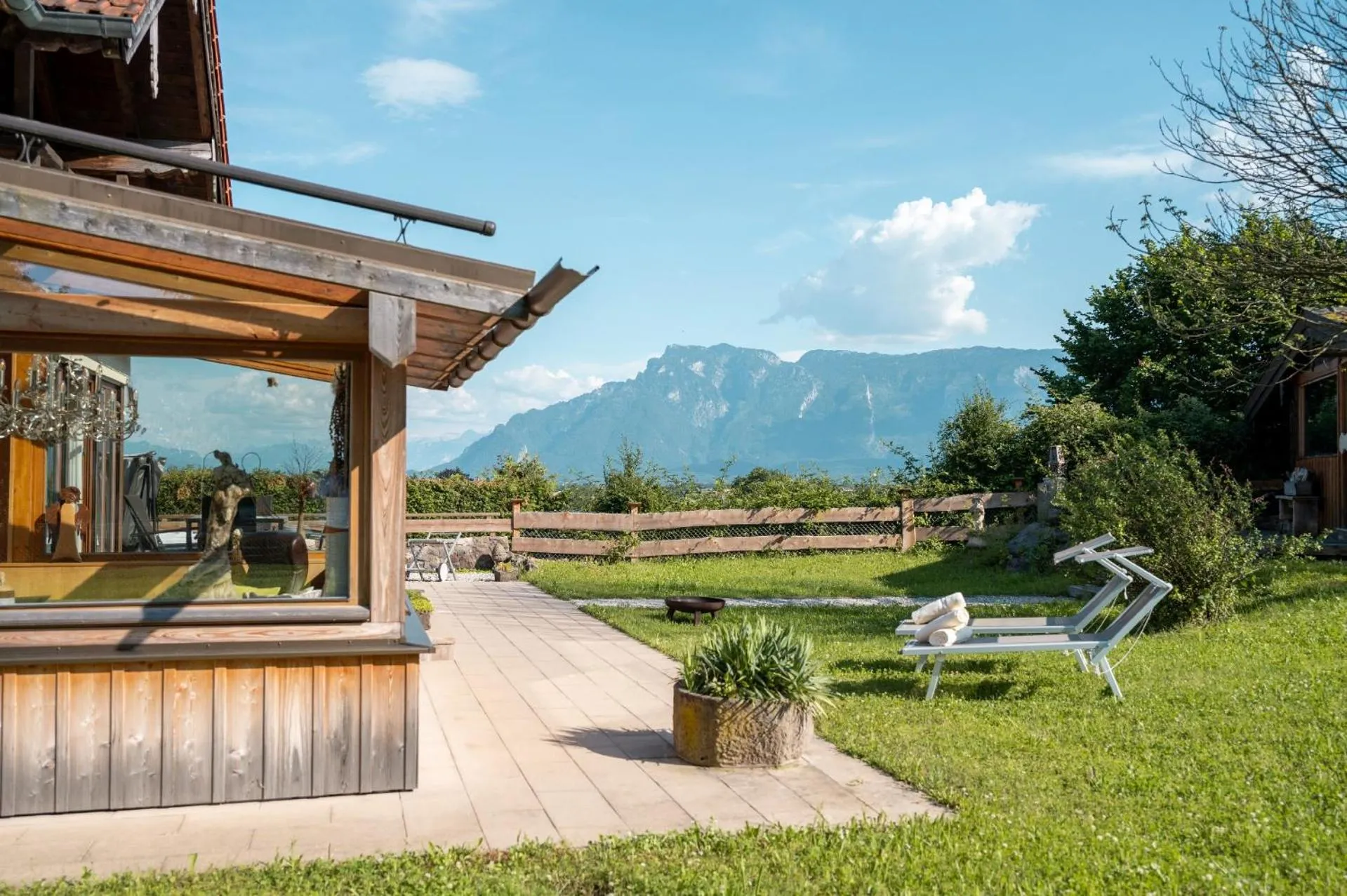 Balcony/Terrace in Bayern Chalets bei Salzburg und Berchtesgaden mit Whirlpool und Sauna