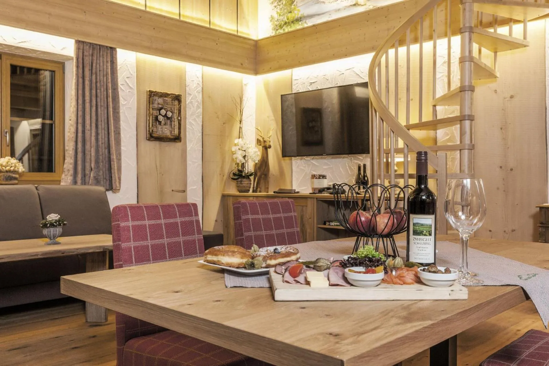 Dining area in Bayern Chalets bei Salzburg und Berchtesgaden mit Whirlpool und Sauna