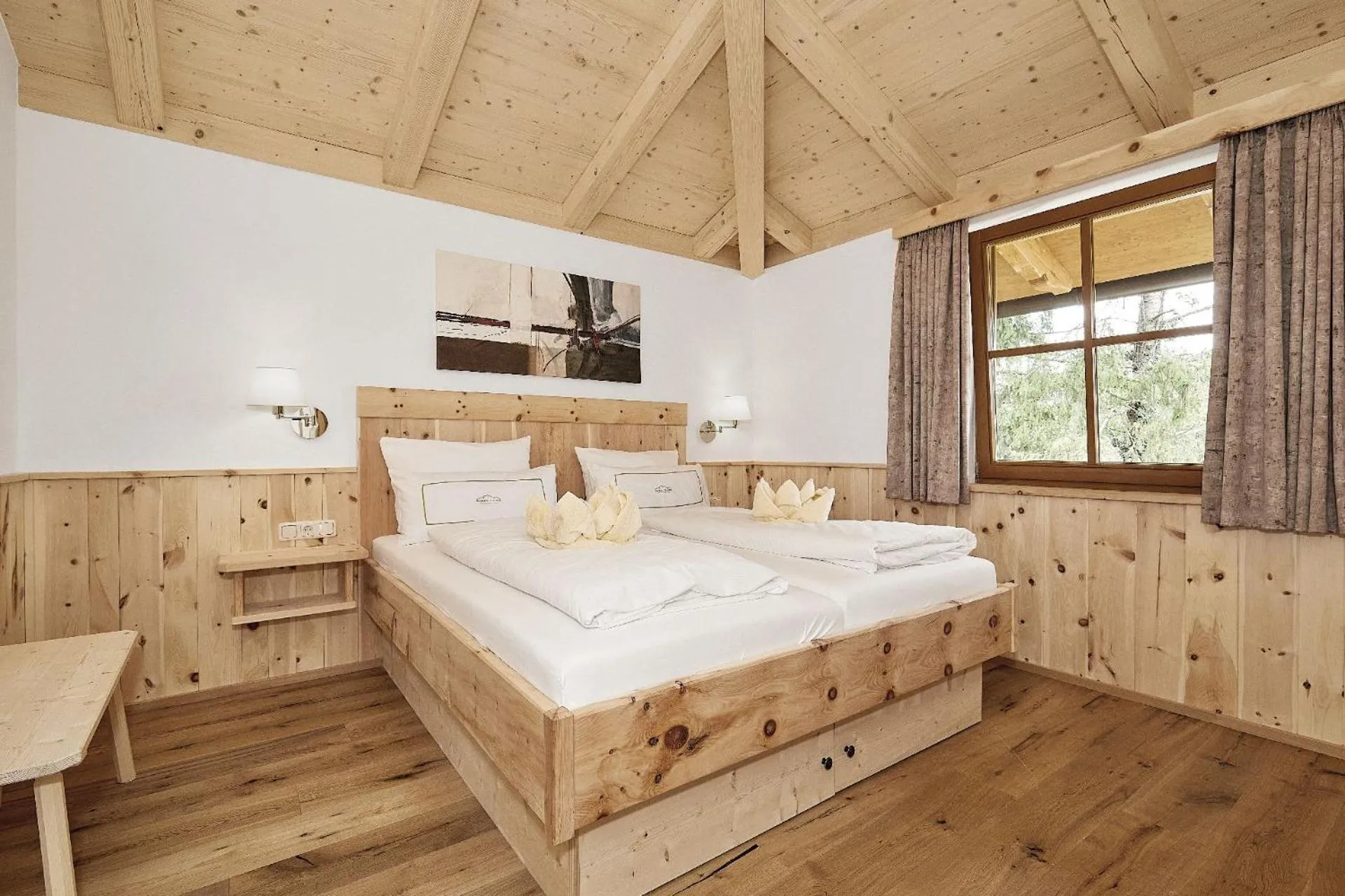 Bedroom, Bed in Bayern Chalets bei Salzburg und Berchtesgaden mit Whirlpool und Sauna