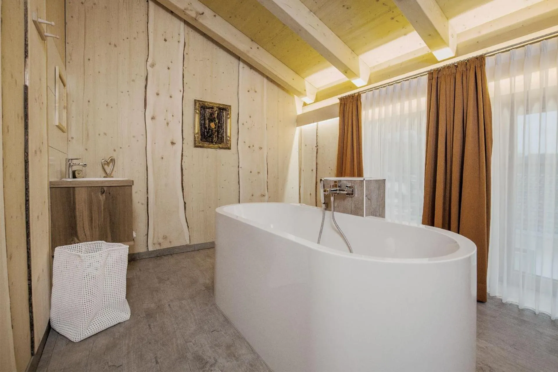 Spa and wellness centre/facilities in Bayern Chalets bei Salzburg und Berchtesgaden mit Whirlpool und Sauna