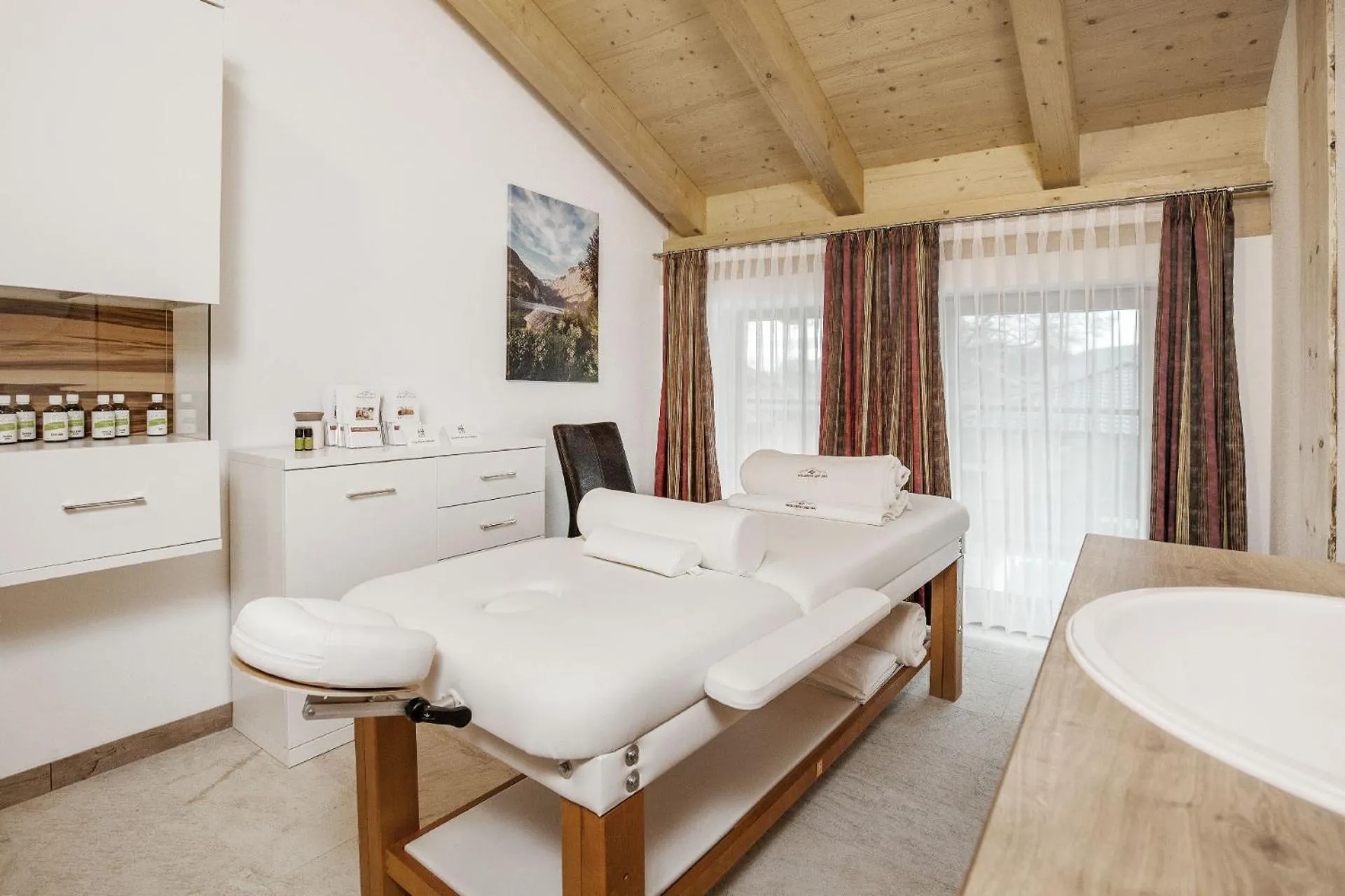 Massage, Bed in Bayern Chalets bei Salzburg und Berchtesgaden mit Whirlpool und Sauna
