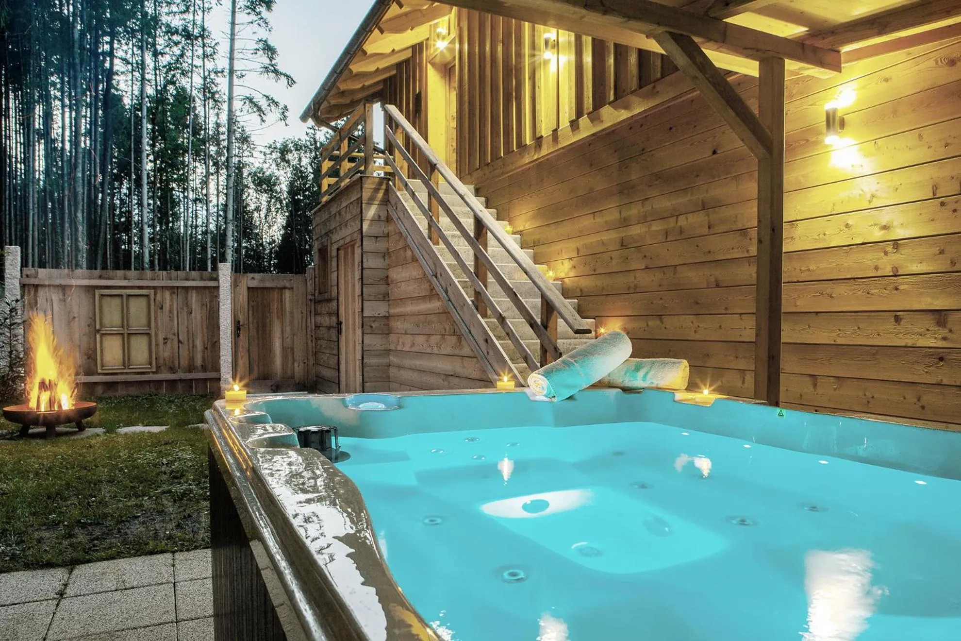 Hot Tub in Bayern Chalets bei Salzburg und Berchtesgaden mit Whirlpool und Sauna