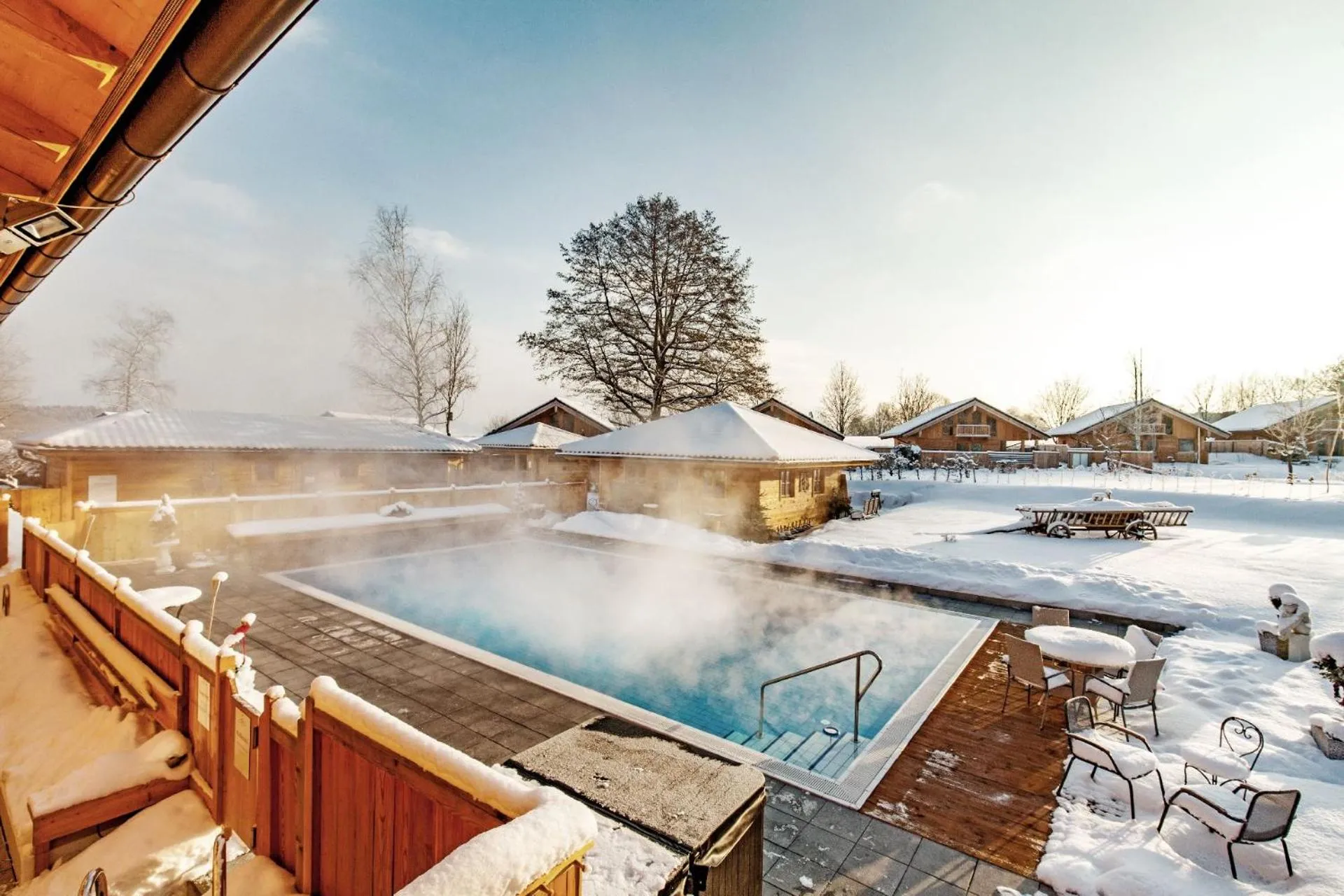 Swimming pool in Bayern Chalets bei Salzburg und Berchtesgaden mit Whirlpool und Sauna