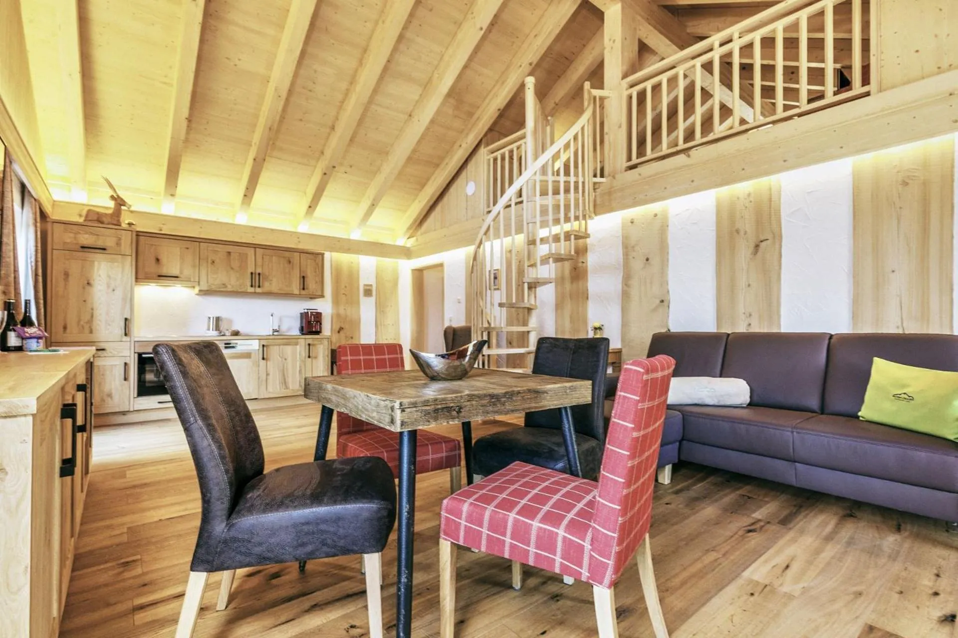 Seating area in Bayern Chalets bei Salzburg und Berchtesgaden mit Whirlpool und Sauna