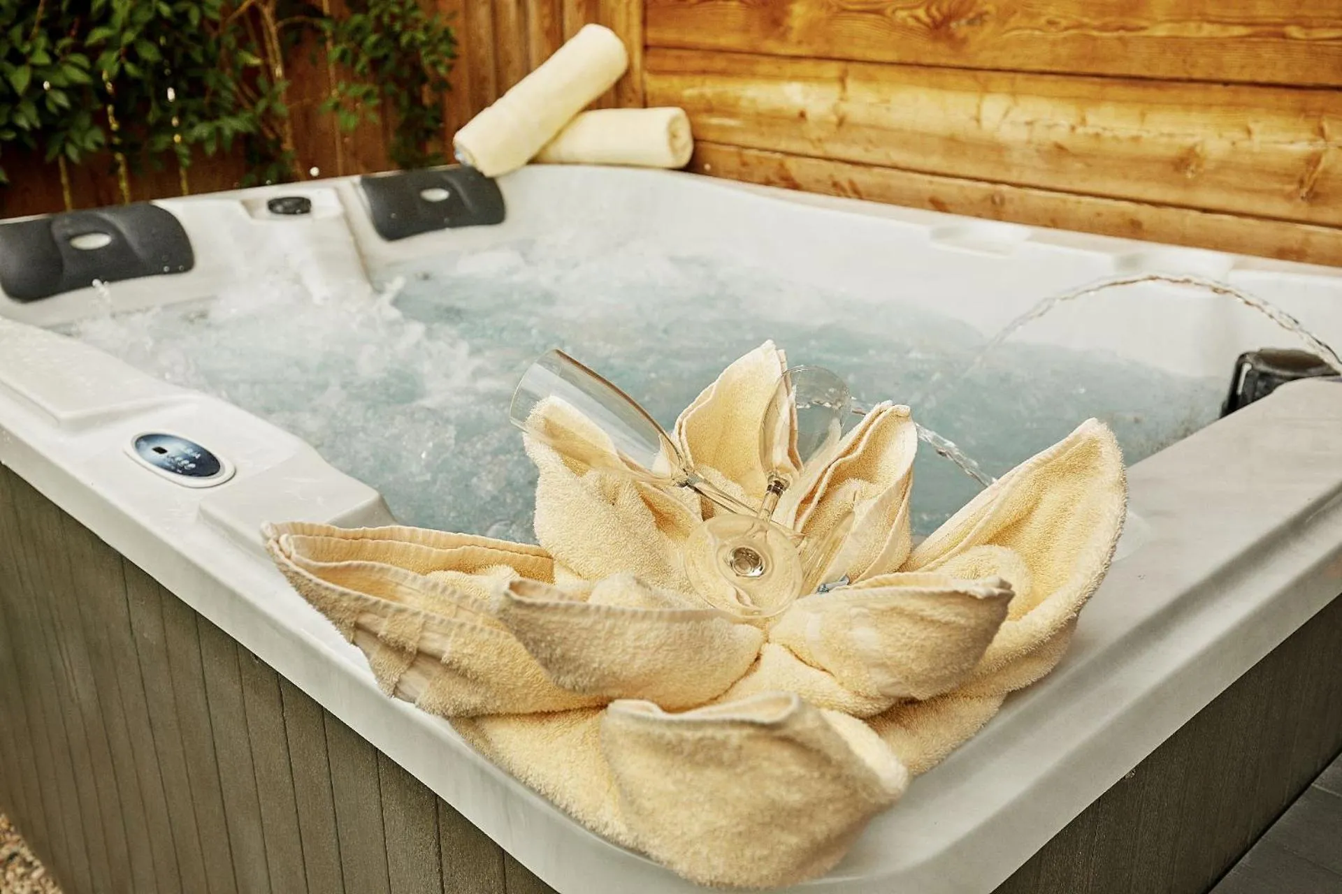 Hot Tub in Bayern Chalets bei Salzburg und Berchtesgaden mit Whirlpool und Sauna