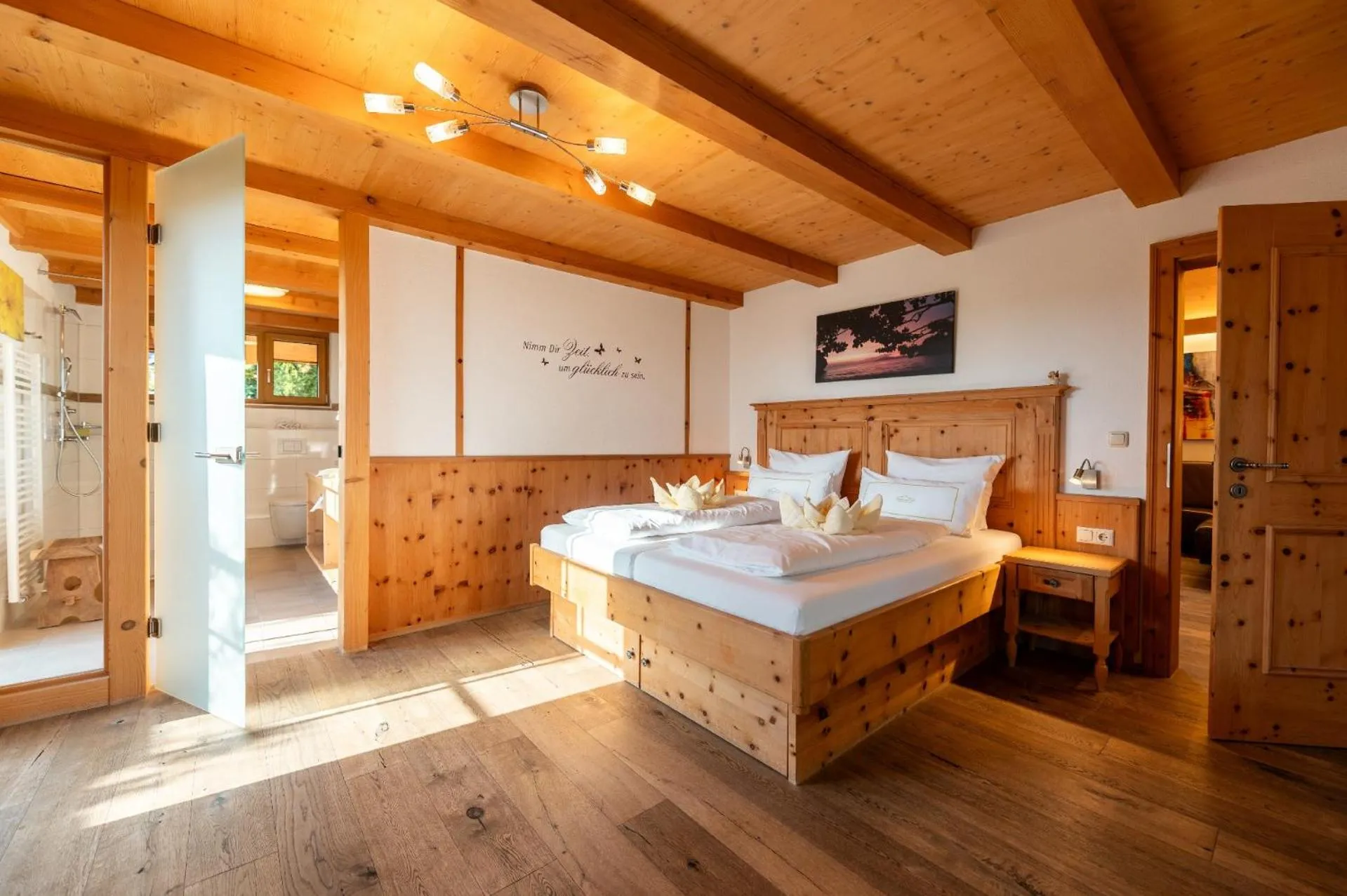 Bedroom, Bed in Bayern Chalets bei Salzburg und Berchtesgaden mit Whirlpool und Sauna