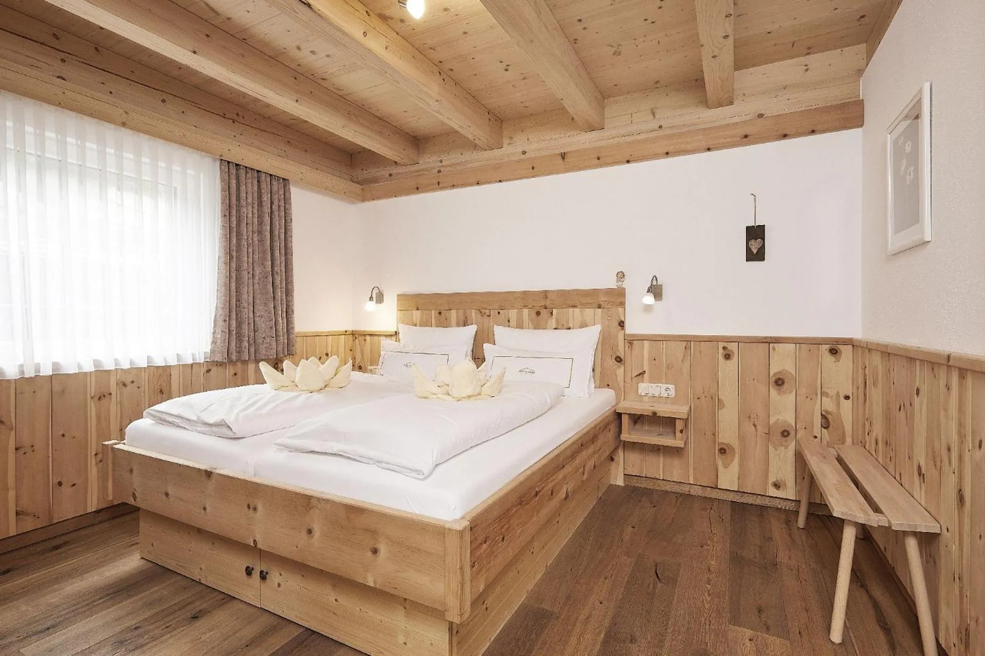 Bedroom, Bed in Bayern Chalets bei Salzburg und Berchtesgaden mit Whirlpool und Sauna