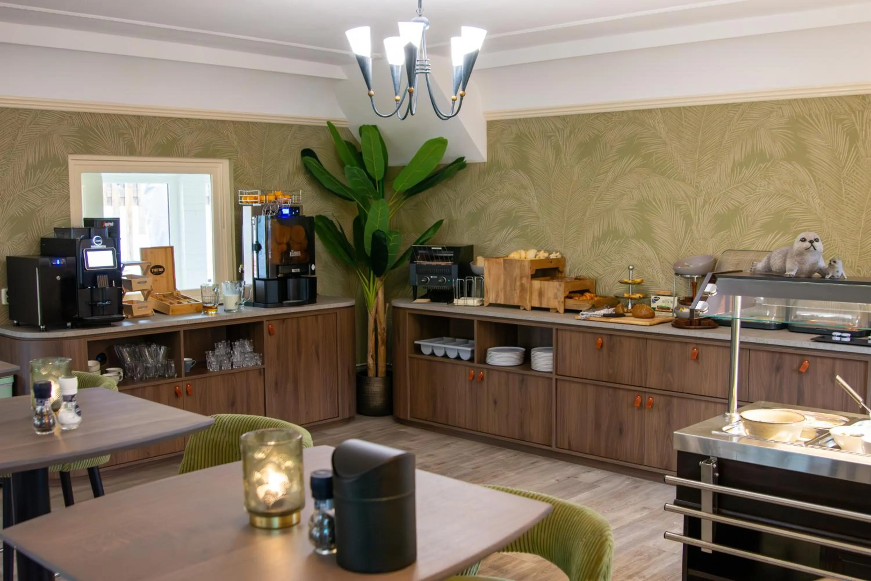 Breakfast in Strandhotel de Logerij Renesse