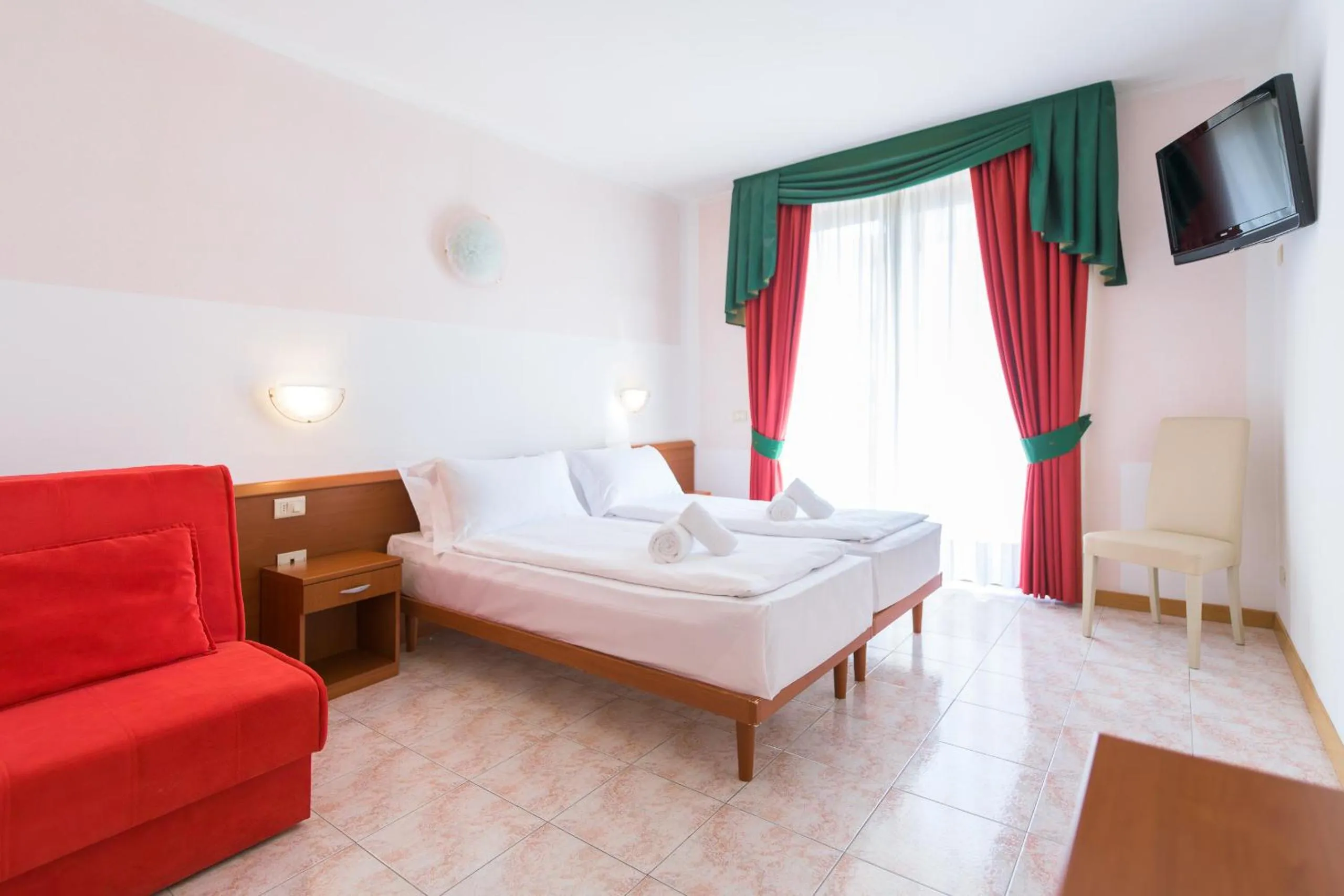 Photo of the whole room, Bed in Hotel Garda Bellevue