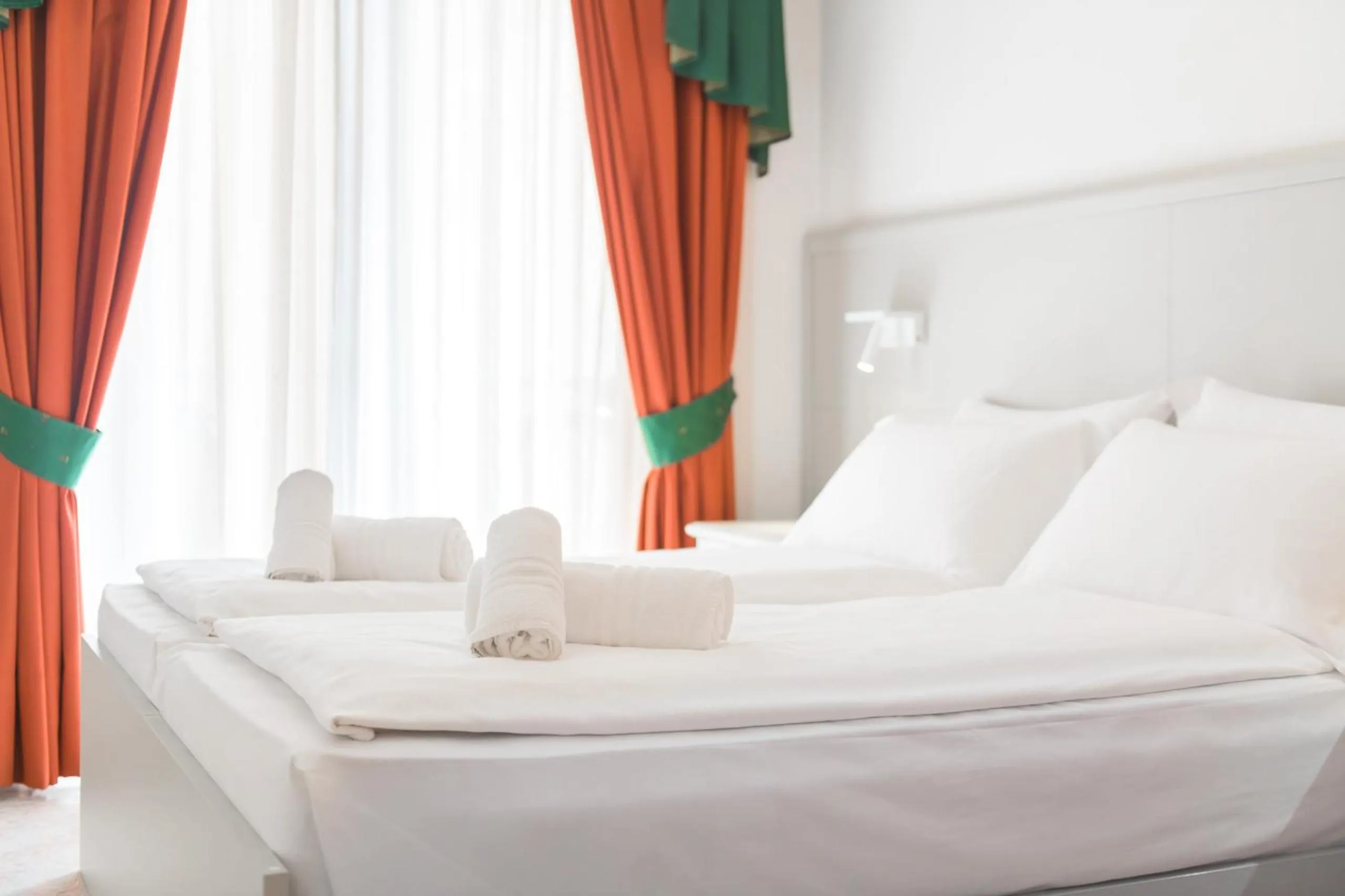 Bedroom, Bed in Hotel Garda Bellevue