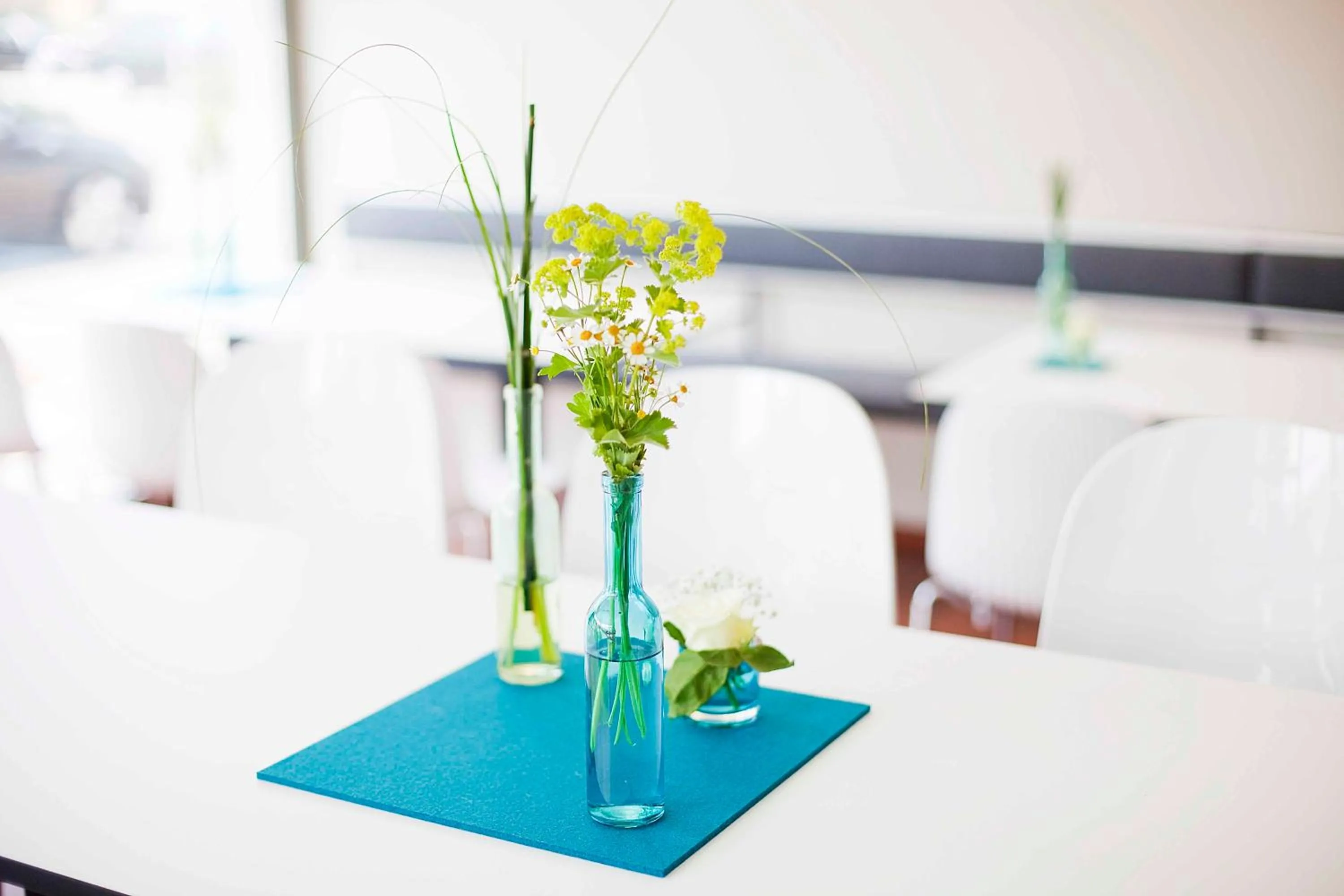 Restaurant/places to eat in Sebcity Hotel