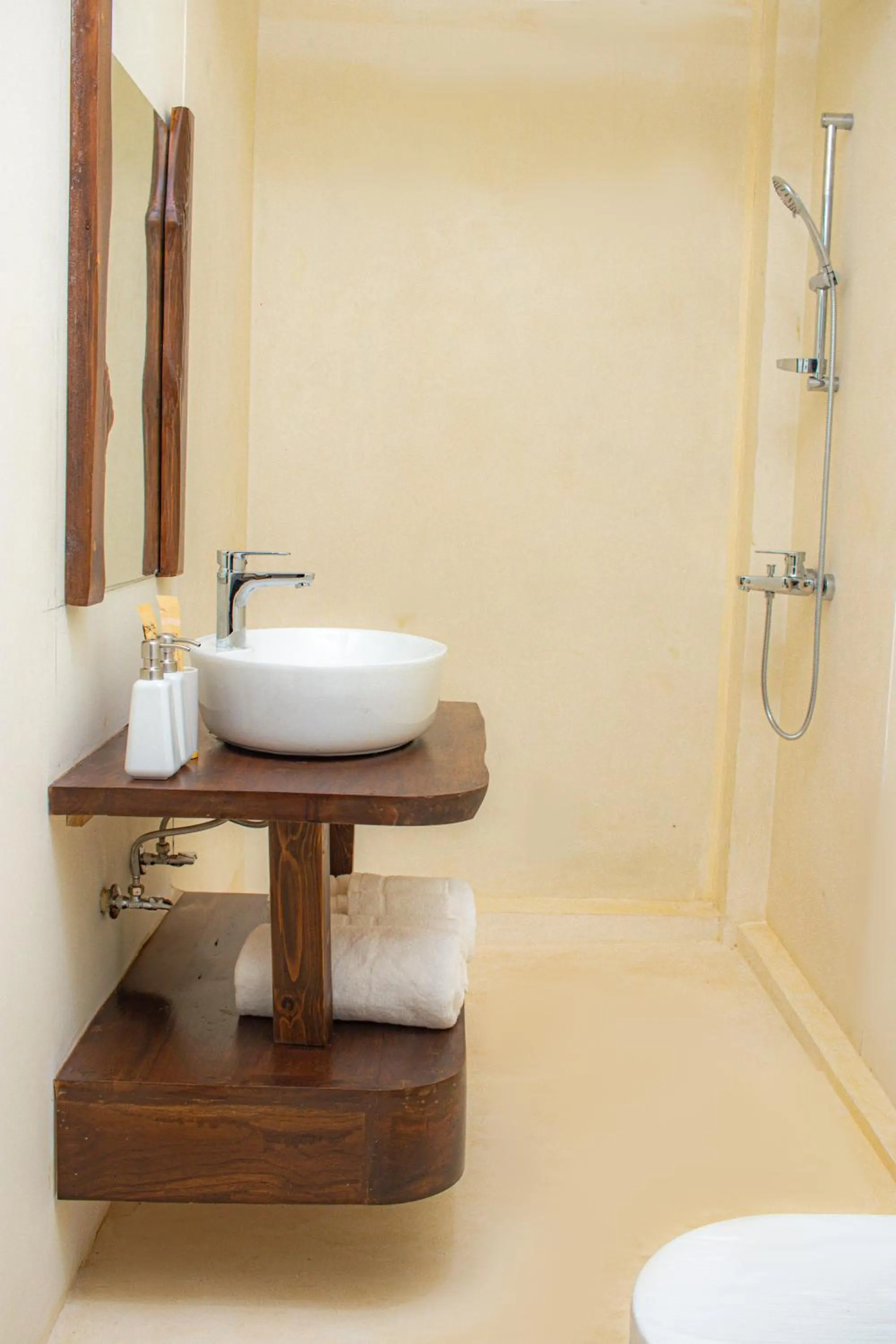 Toilet in Spicepeek Boutique Hotel CMB Airport