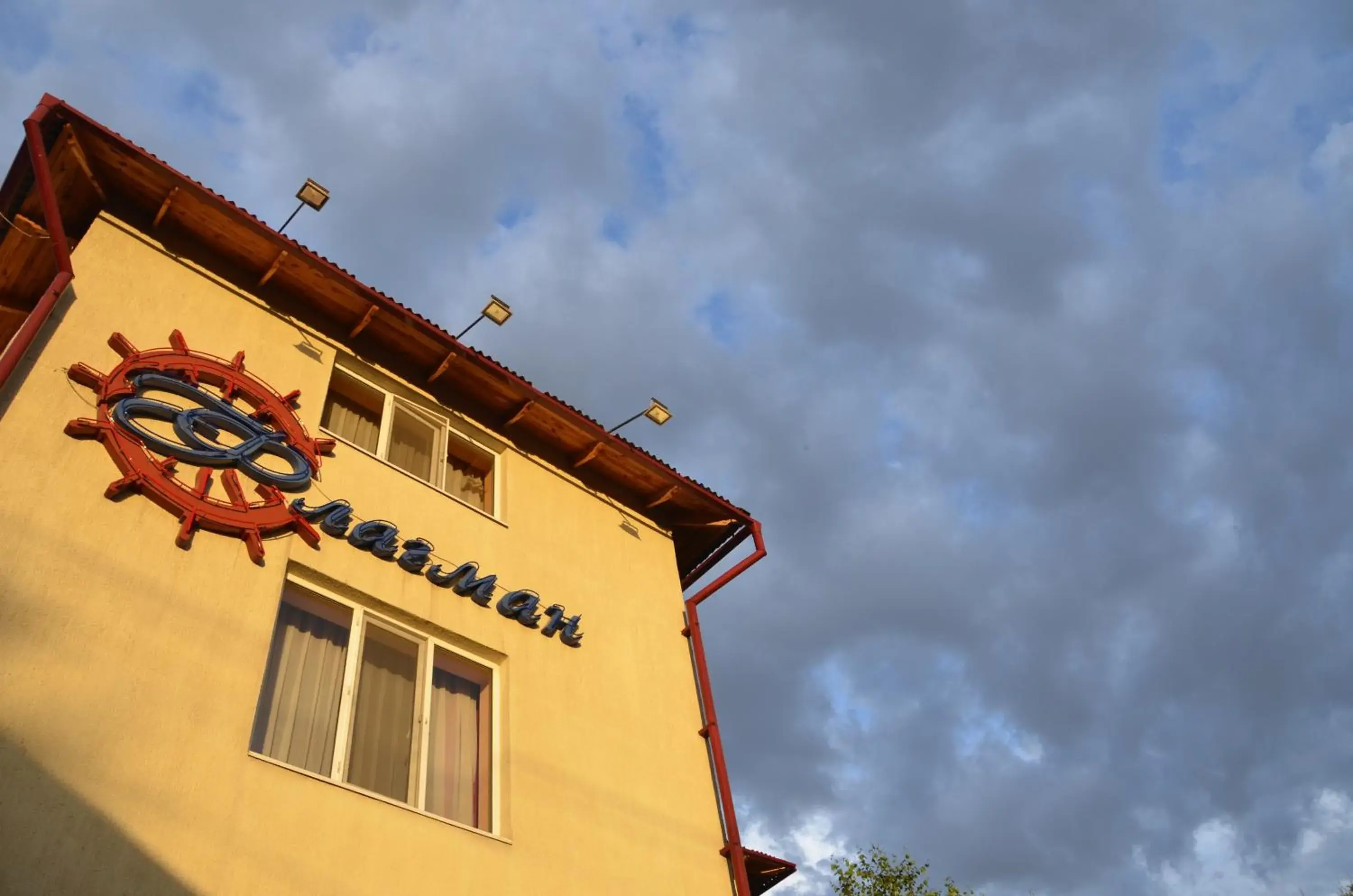 Property building in Hotel Flagman Property building in Hotel Flagman