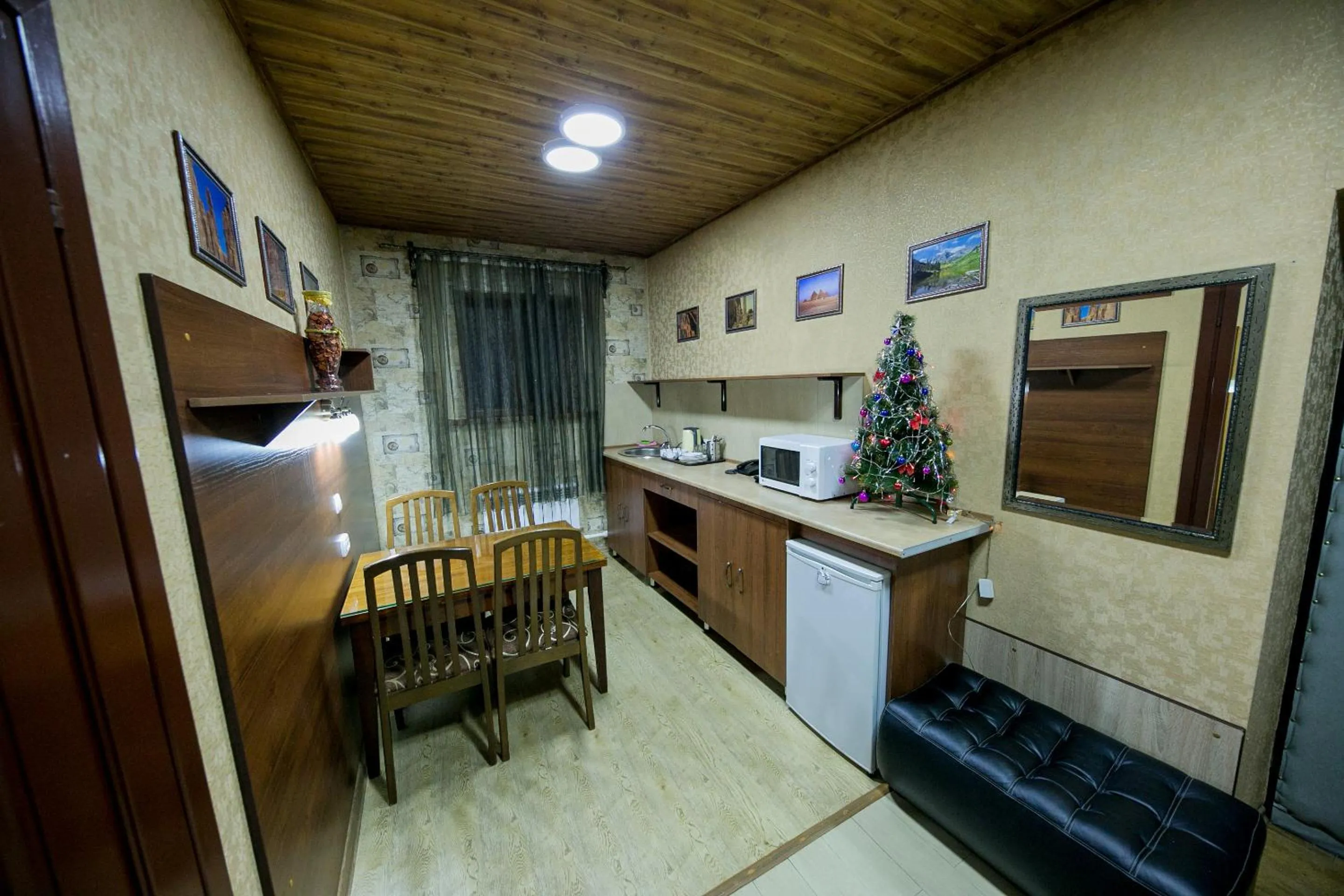 Kitchen or kitchenette in Hotel Flagman