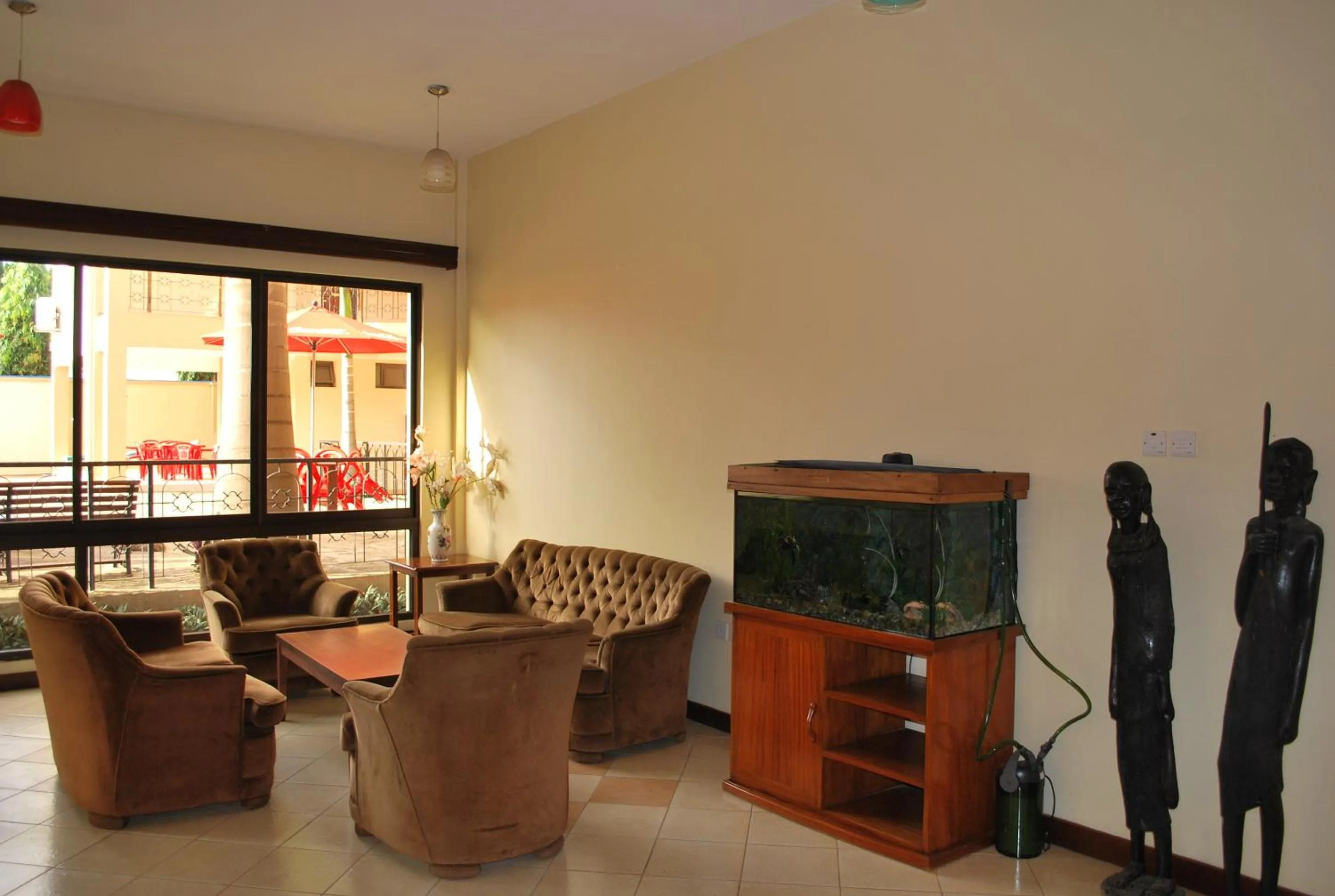 Communal lounge/ TV room in Parkview Inn