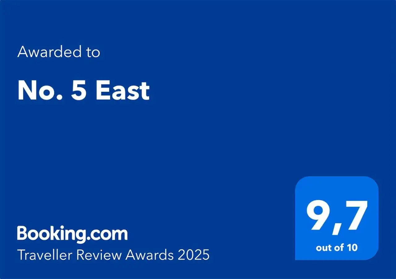Deluxe Double Room (2 Adults + 1 Child) in No. 5 East Deluxe Double Room (2 Adults + 1 Child) in No. 5 East