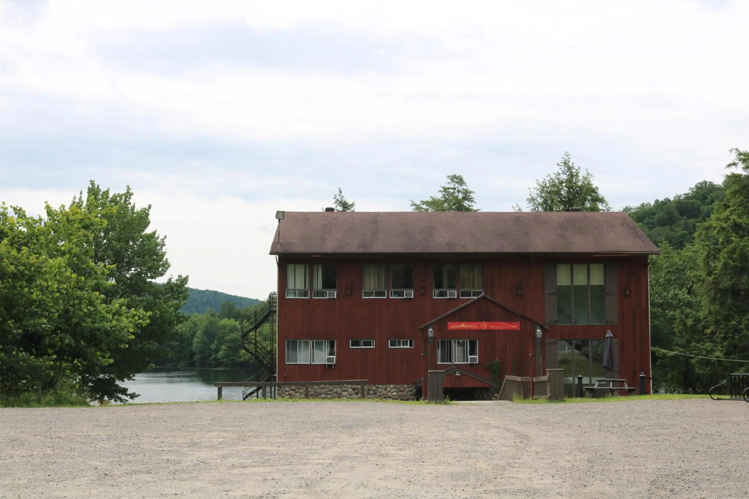 Property building in Auberge Morritt