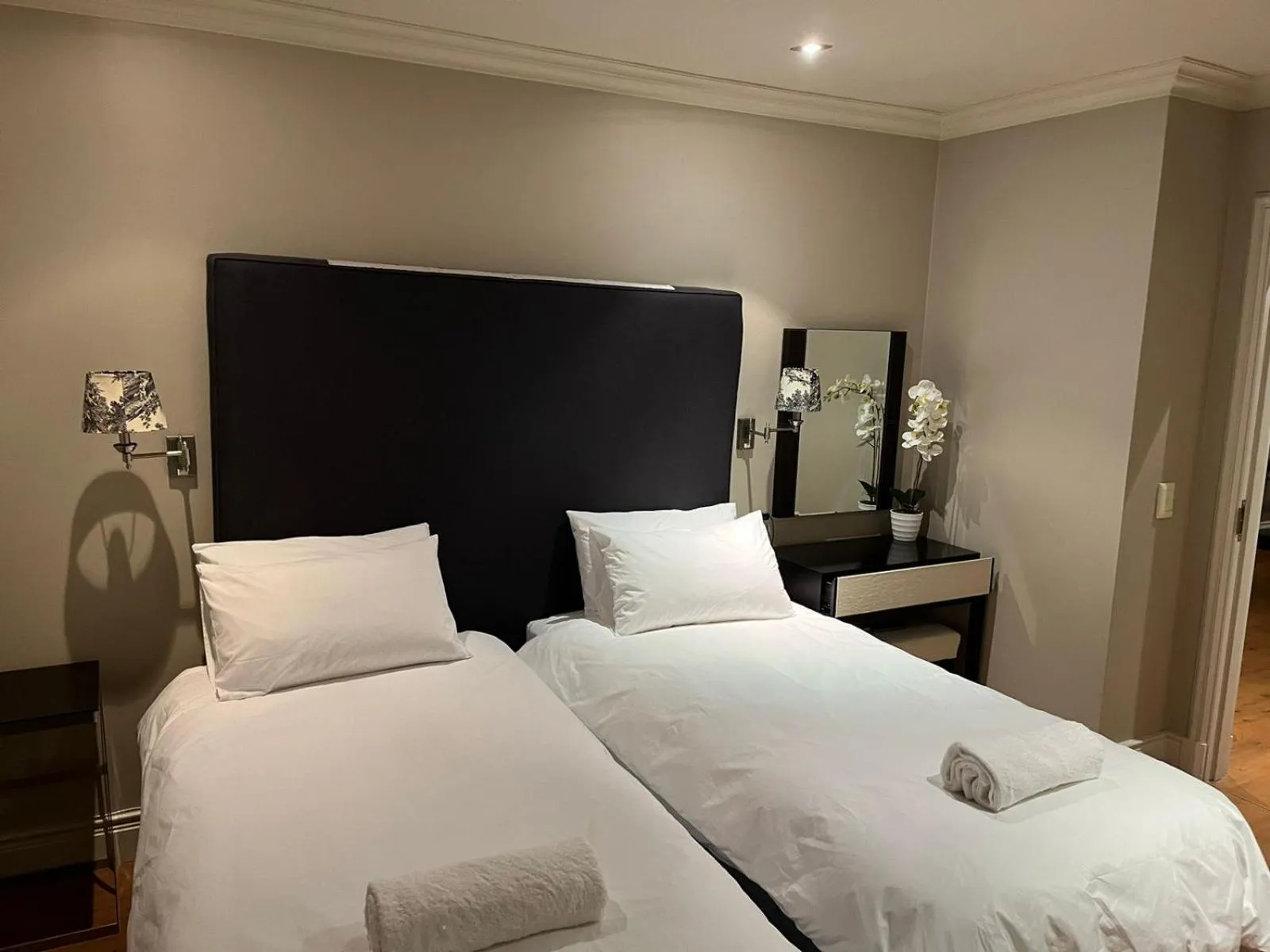 Bedroom, Bed in Cape Royale Luxury Suite