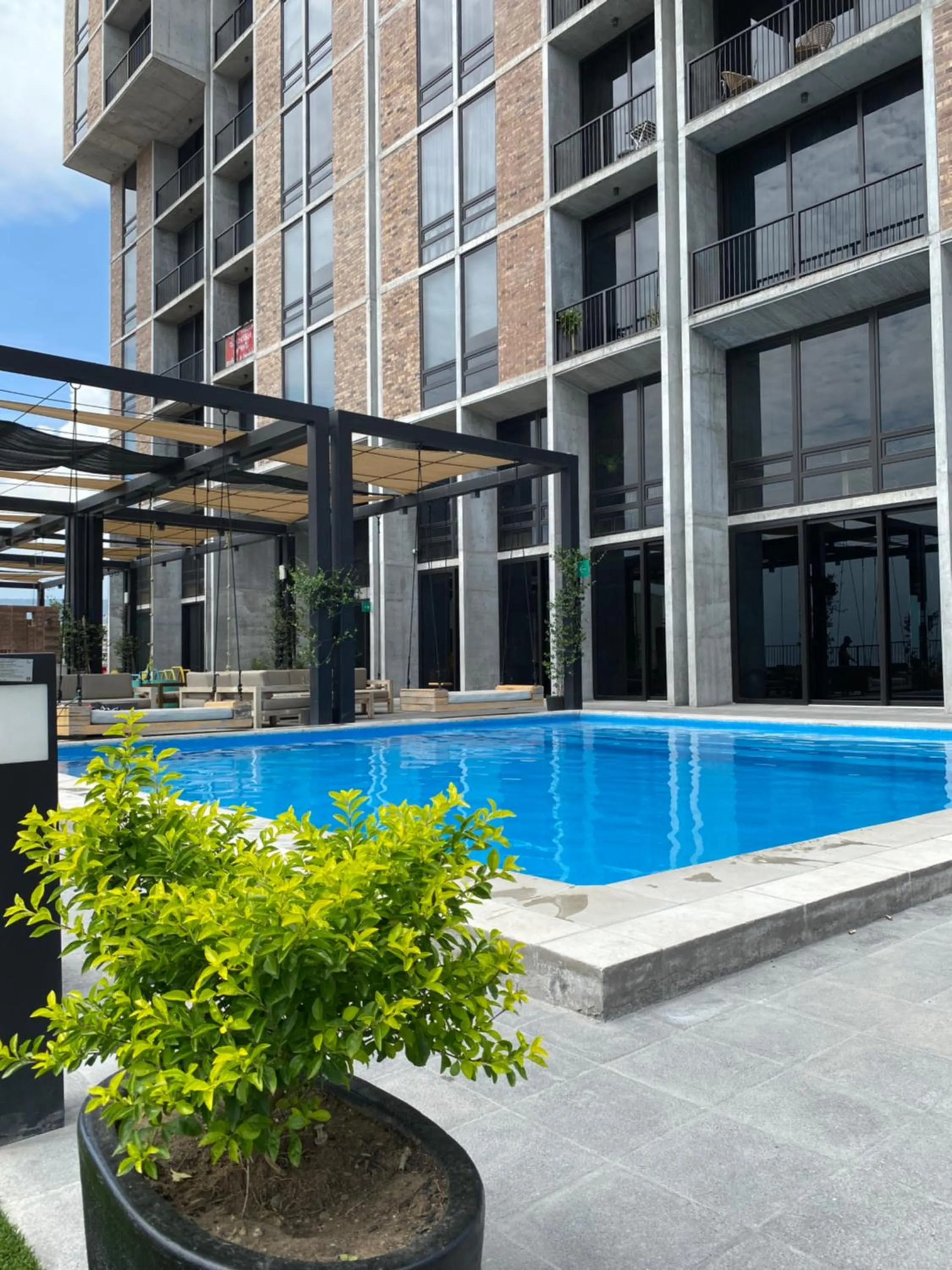 Property building in Lux 2 bedroom apartment, swimming pool, gym and free parking spot in Macro Plaza area