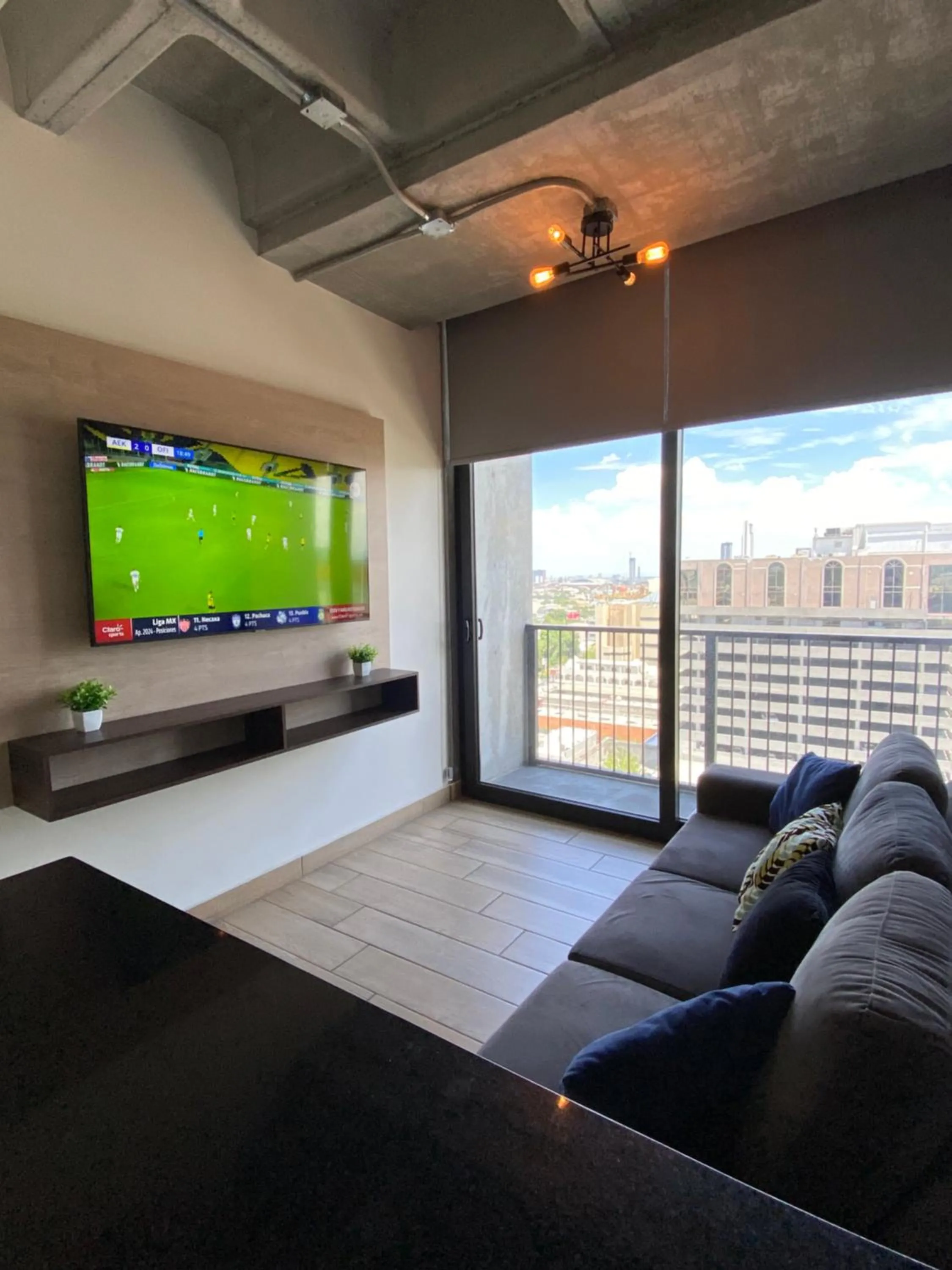 TV and multimedia in Lux 2 bedroom apartment, swimming pool, gym and free parking spot in Macro Plaza area
