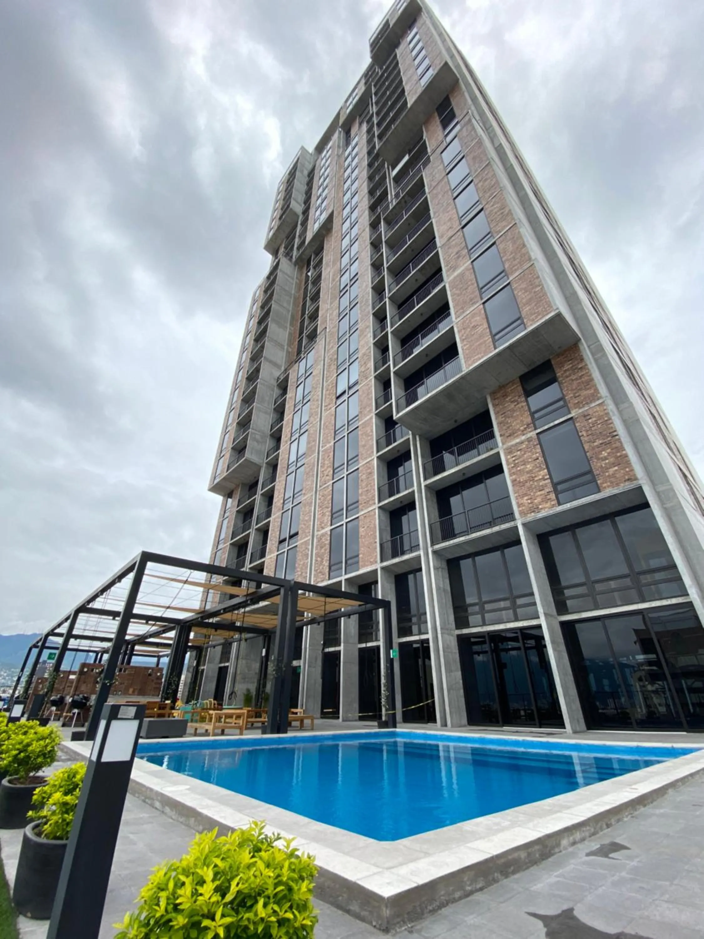 Garden in Lux 2 bedroom apartment, swimming pool, gym and free parking spot in Macro Plaza area