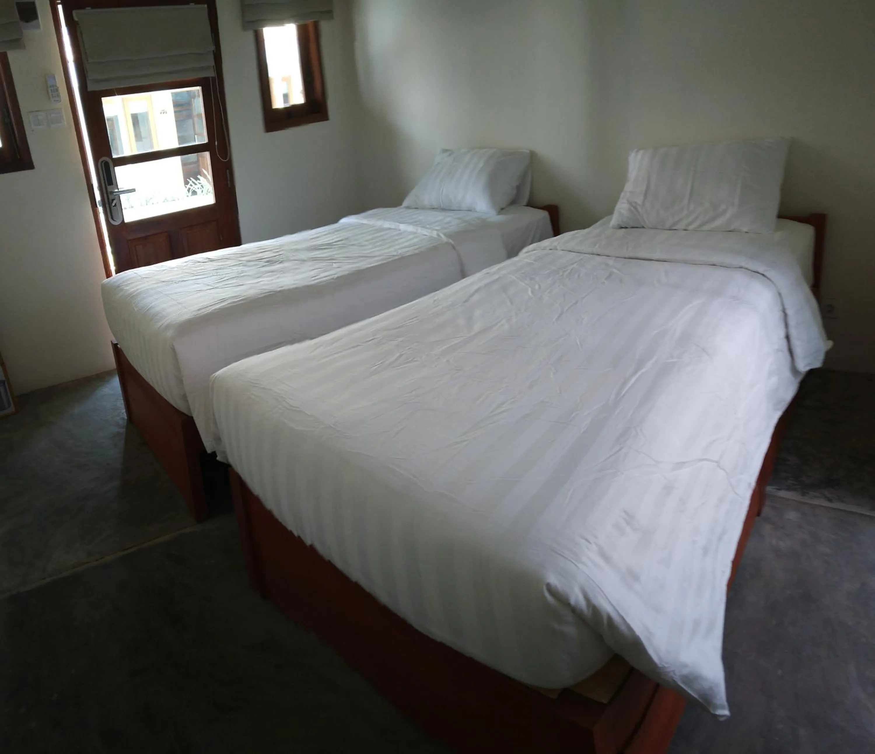 Bedroom, Bed in Roots Hotel Trawangan