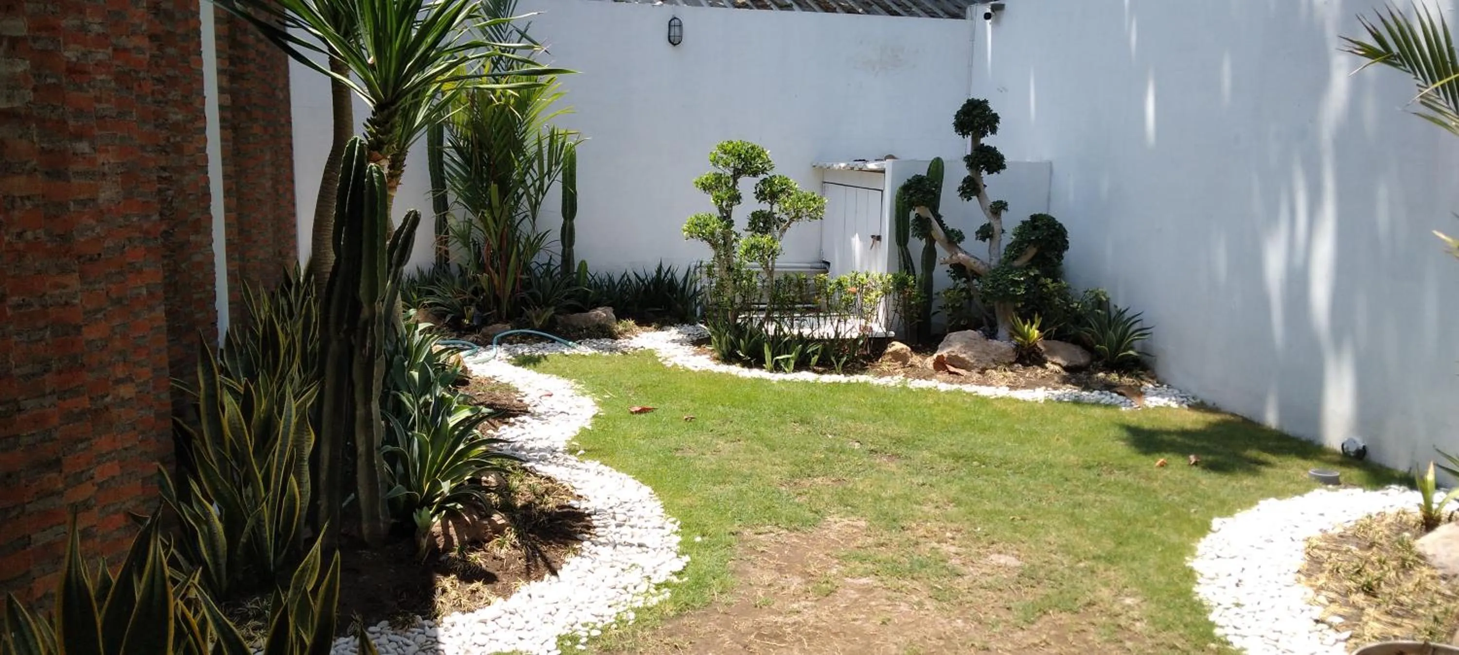 Property building in Roots Hotel Trawangan