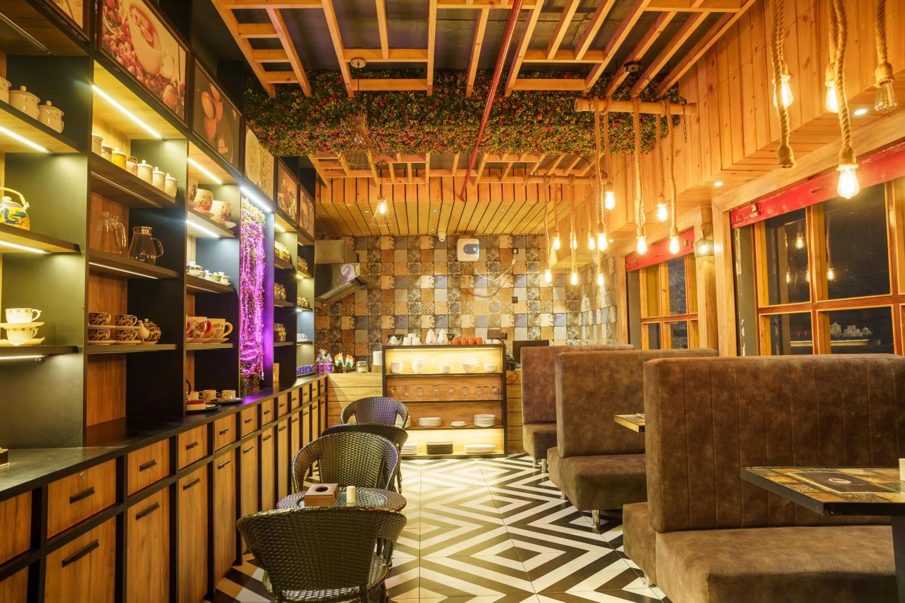 Restaurant/places to eat in ORSINO RESORT MALL ROAD