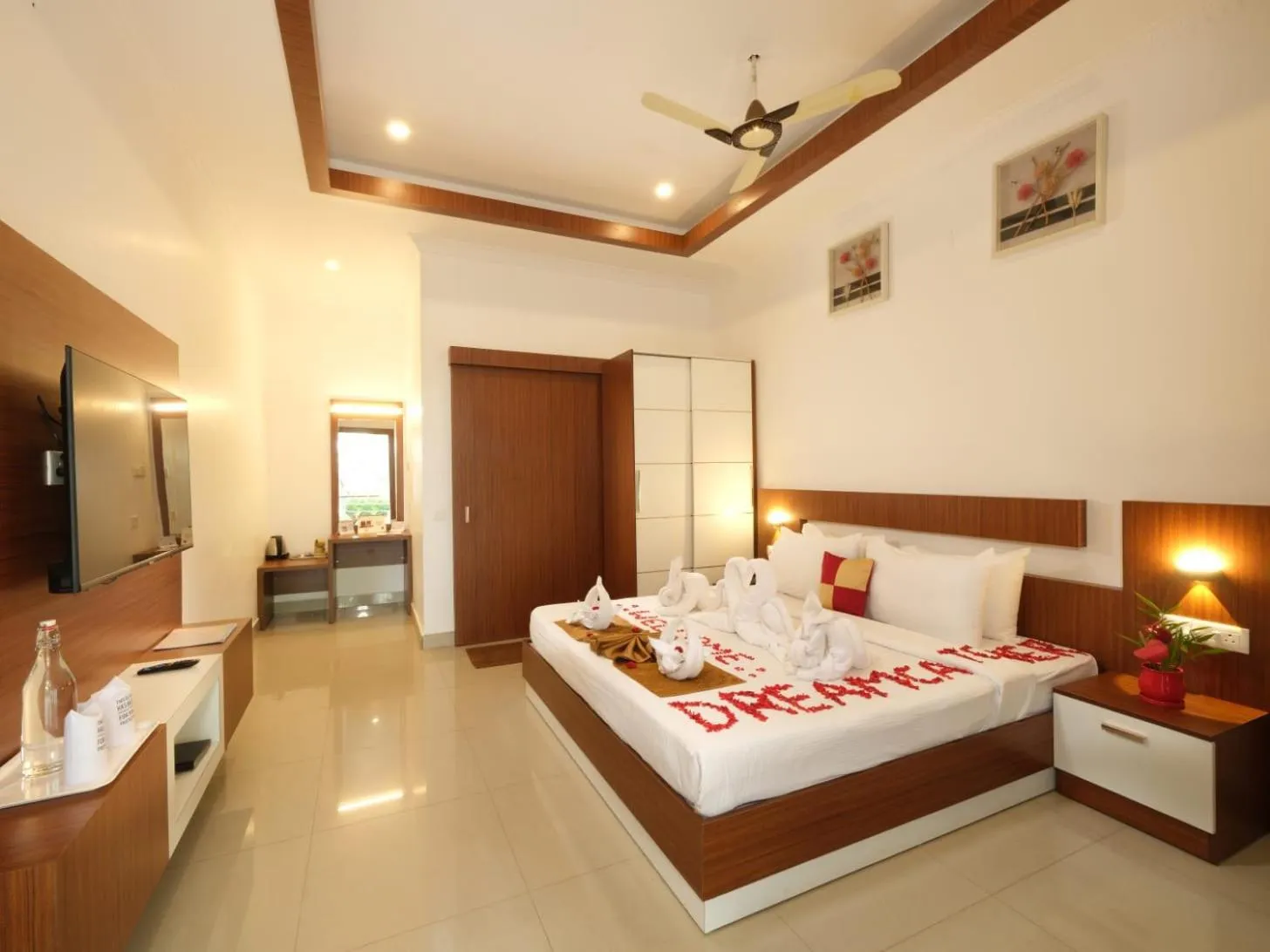 Bed in Dream Catcher Plantation Resort