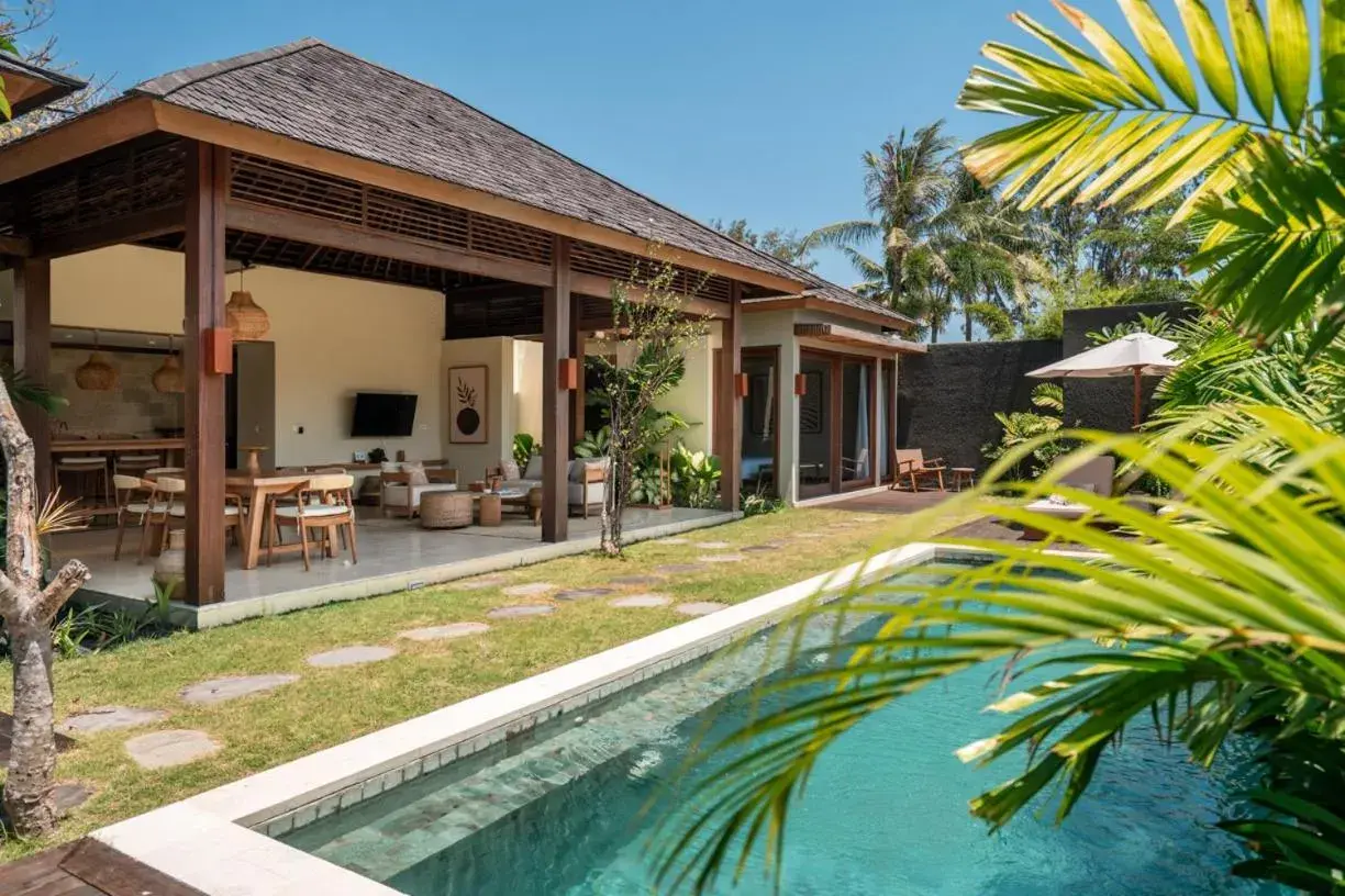 Two-Bedroom Villa with Private Pool in Cocana Resort Gili Trawangan Two-Bedroom Villa with Private Pool in Cocana Resort Gili Trawangan