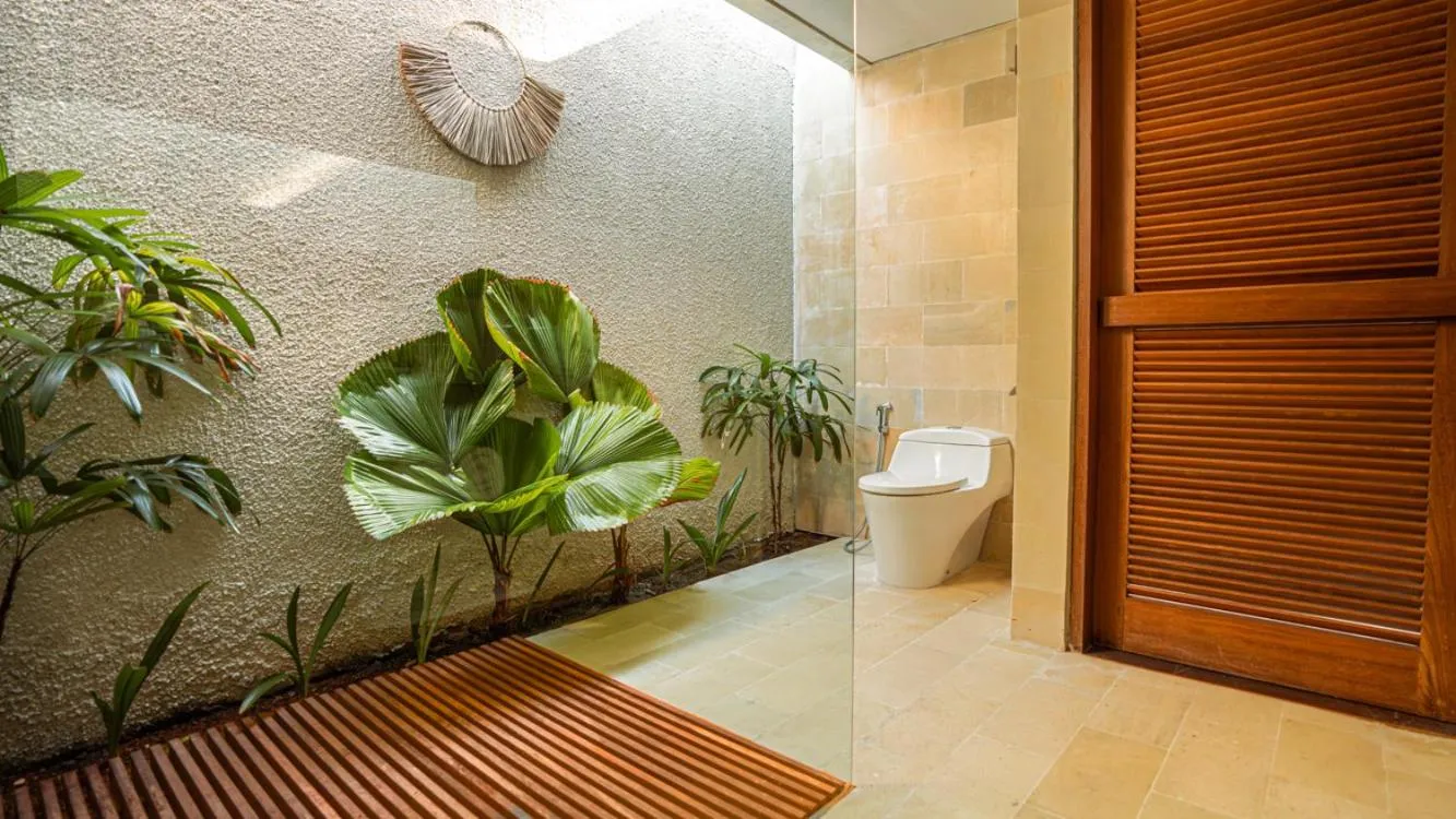 Toilet in Cocana Resort Gili Trawangan