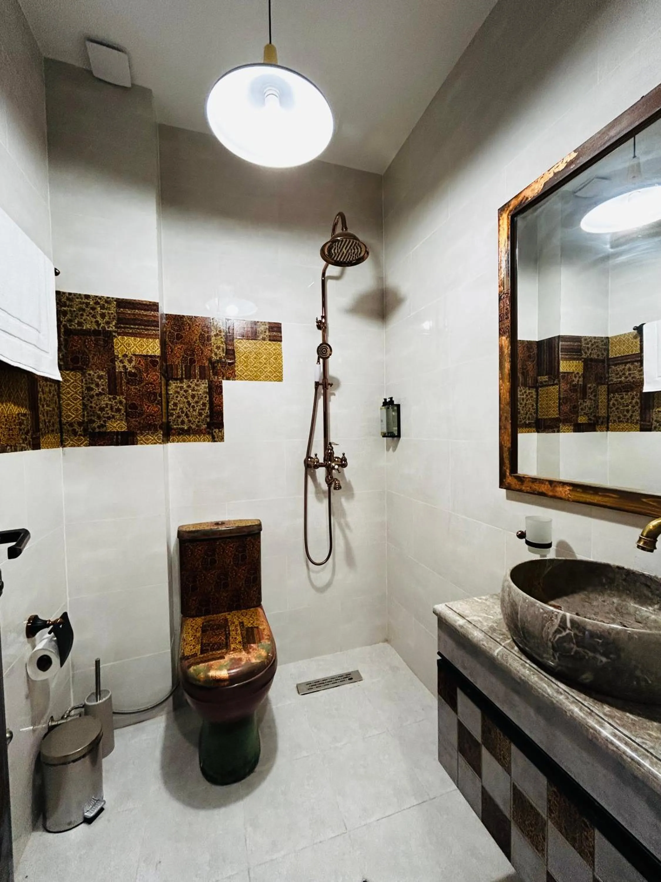 Shower in Hotel Zerta Old Tbilisi