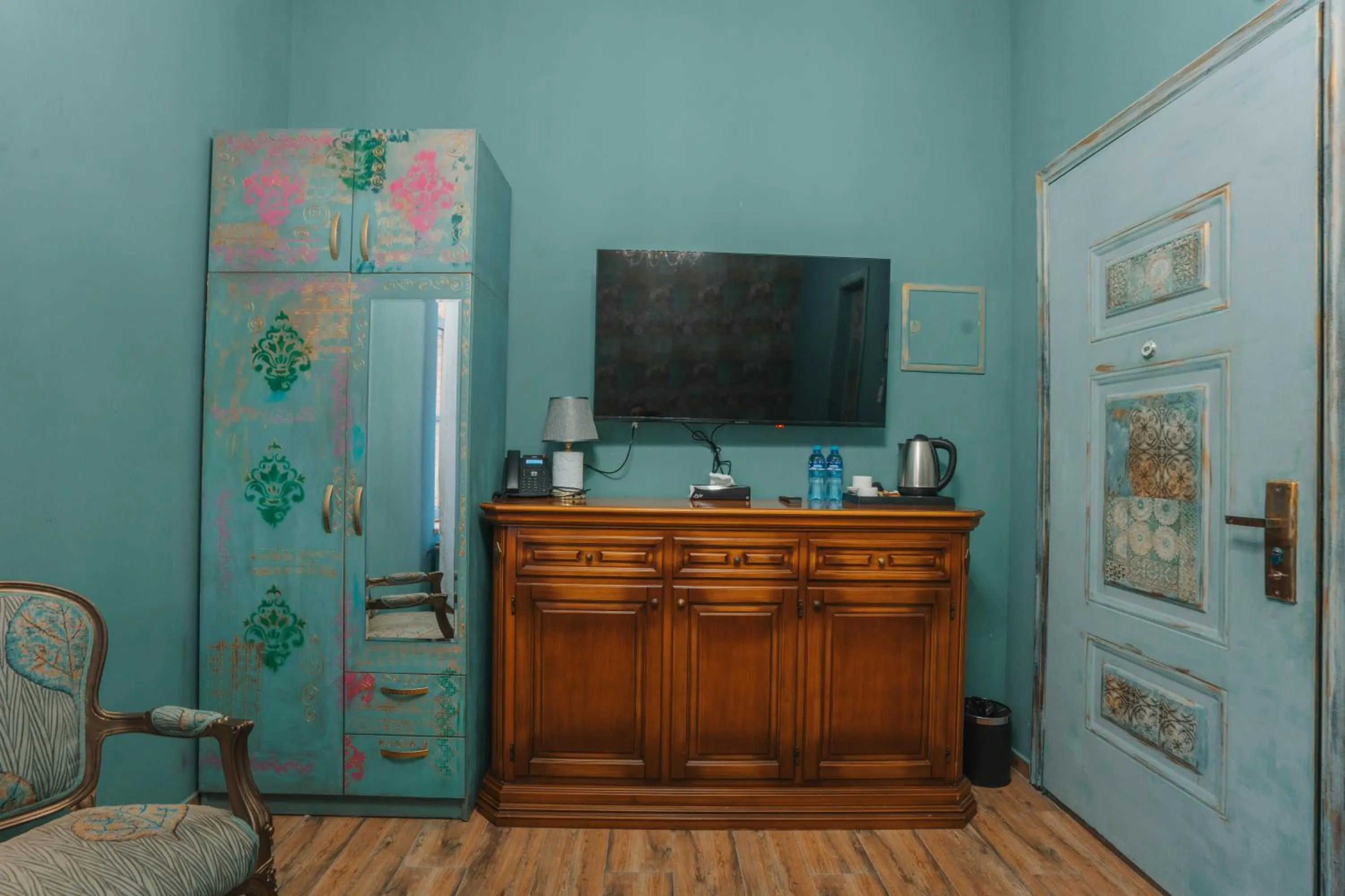 TV and multimedia in Hotel Zerta Old Tbilisi