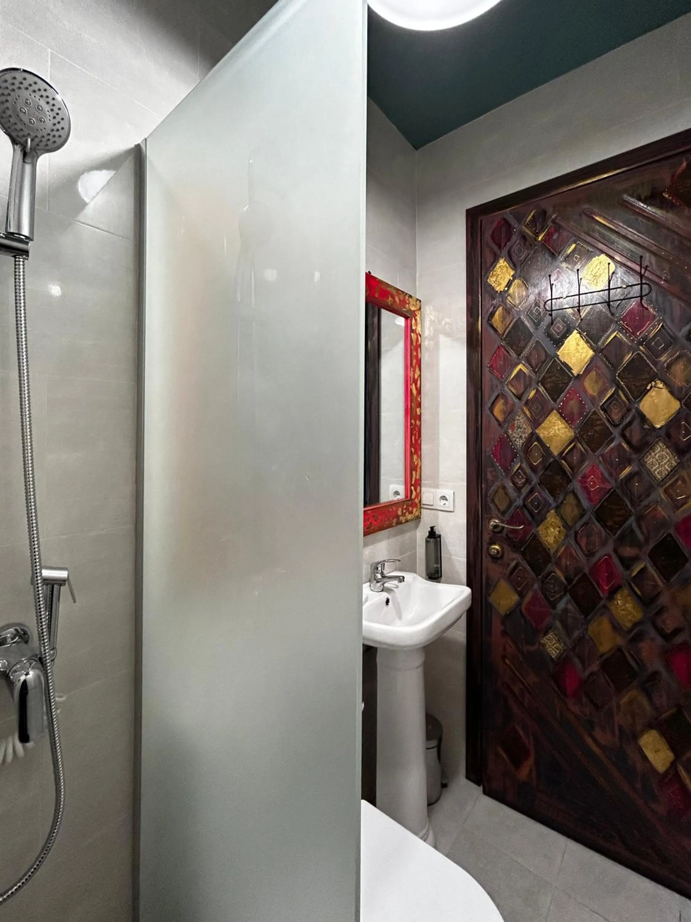 Shower in Hotel Zerta Old Tbilisi