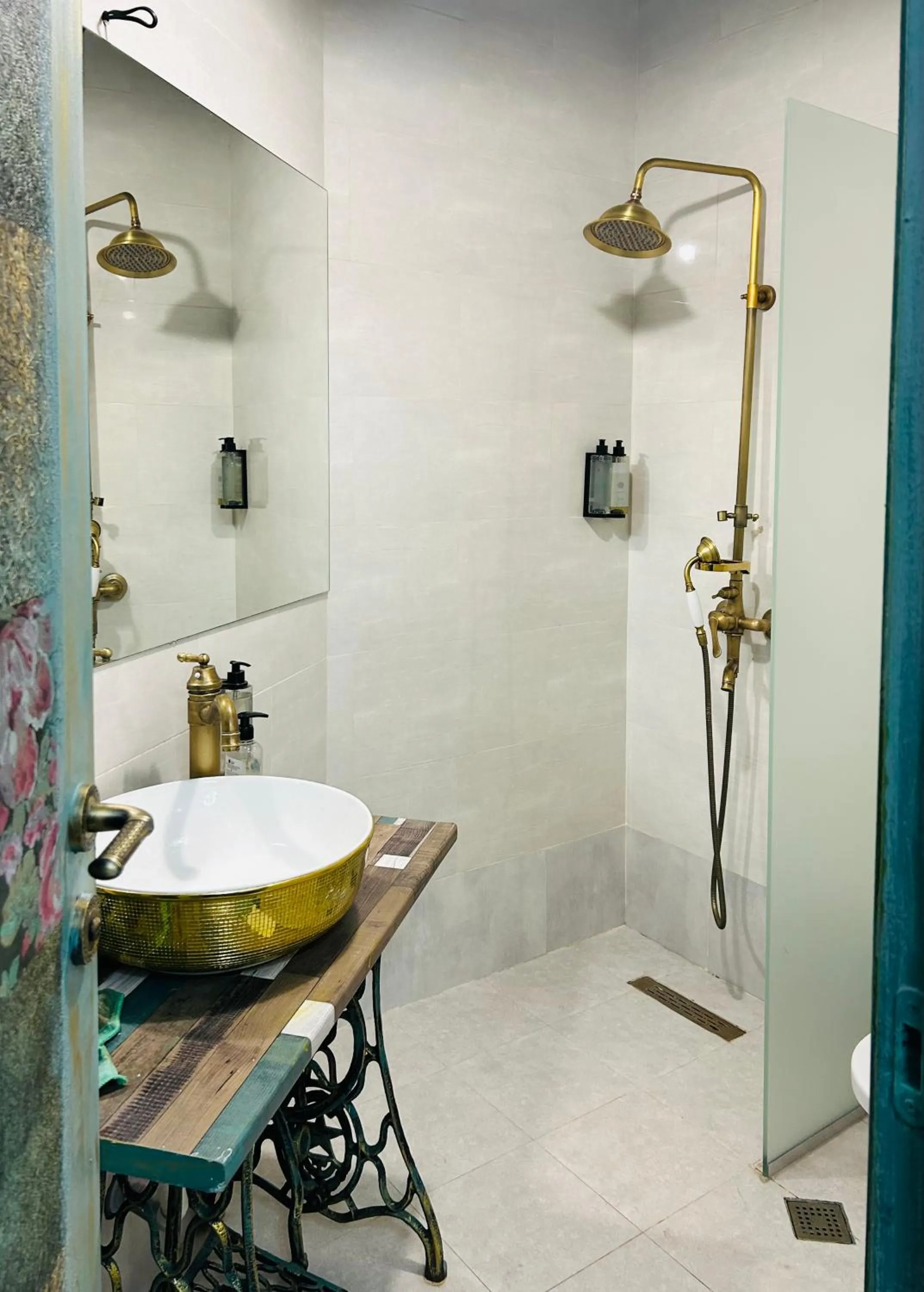 Shower in Hotel Zerta Old Tbilisi