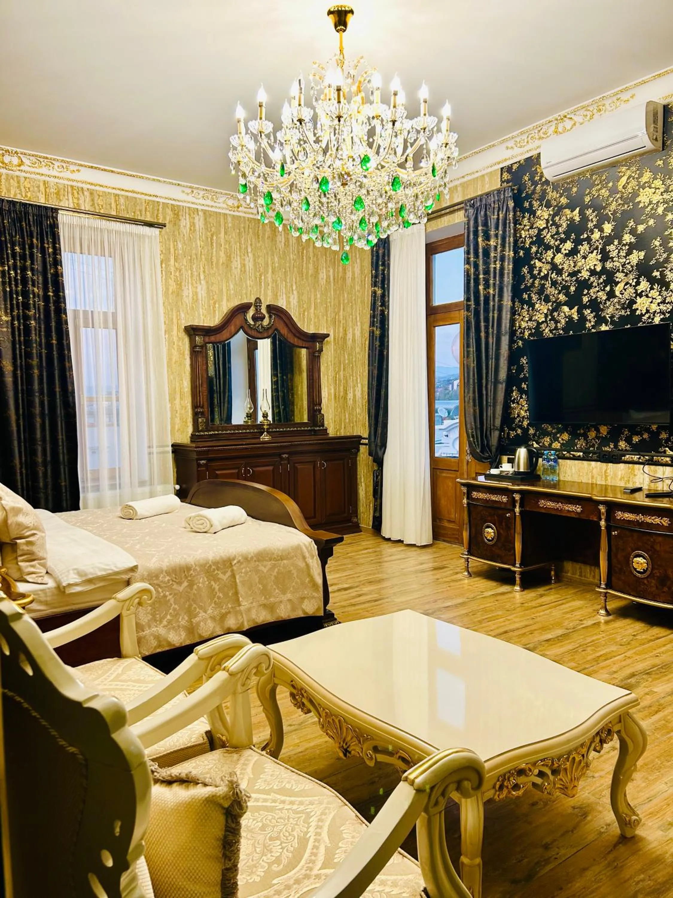 TV and multimedia in Hotel Zerta Old Tbilisi