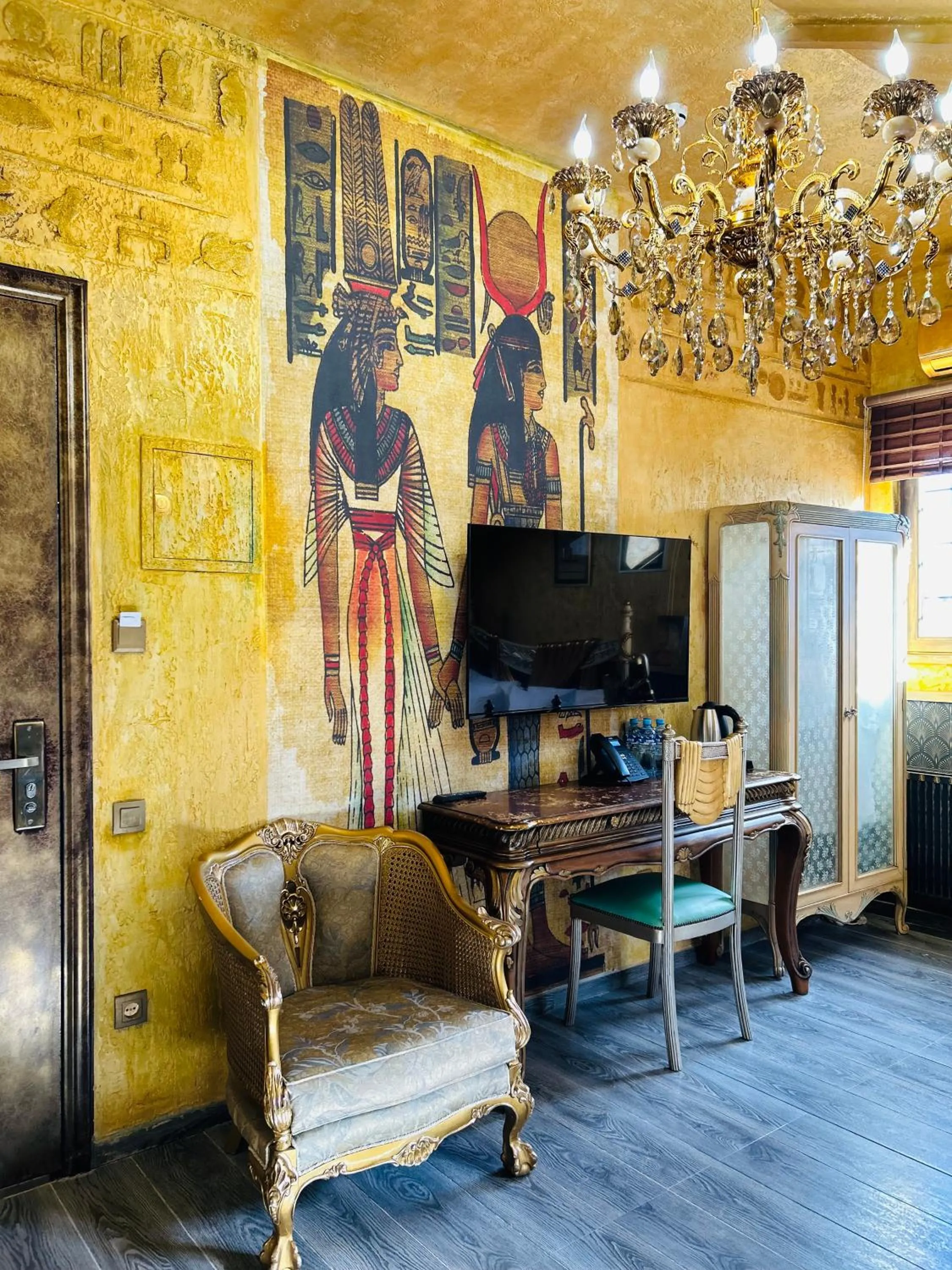 Communal lounge/ TV room in Hotel Zerta Old Tbilisi