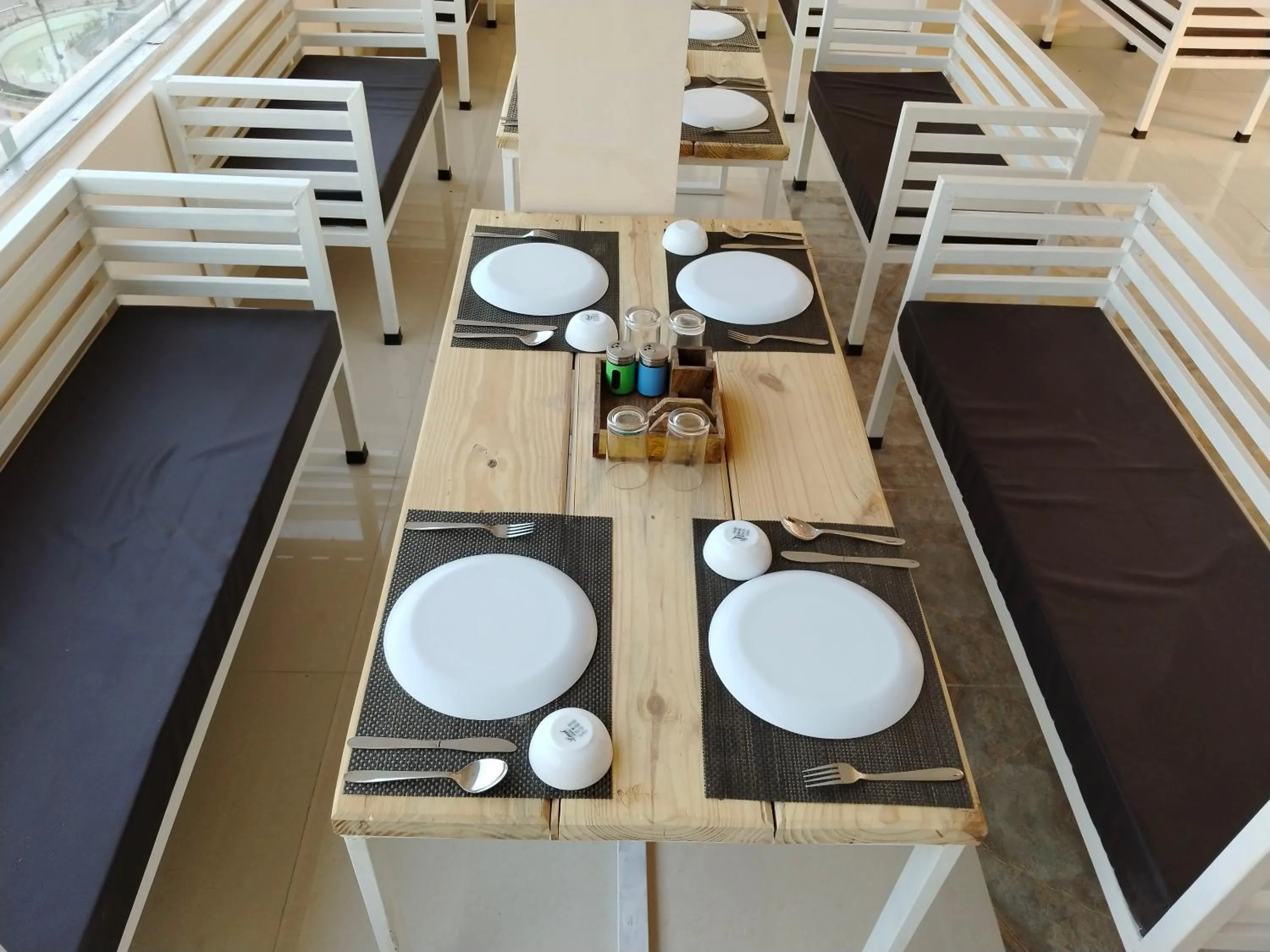 Restaurant/places to eat in House M Lodge