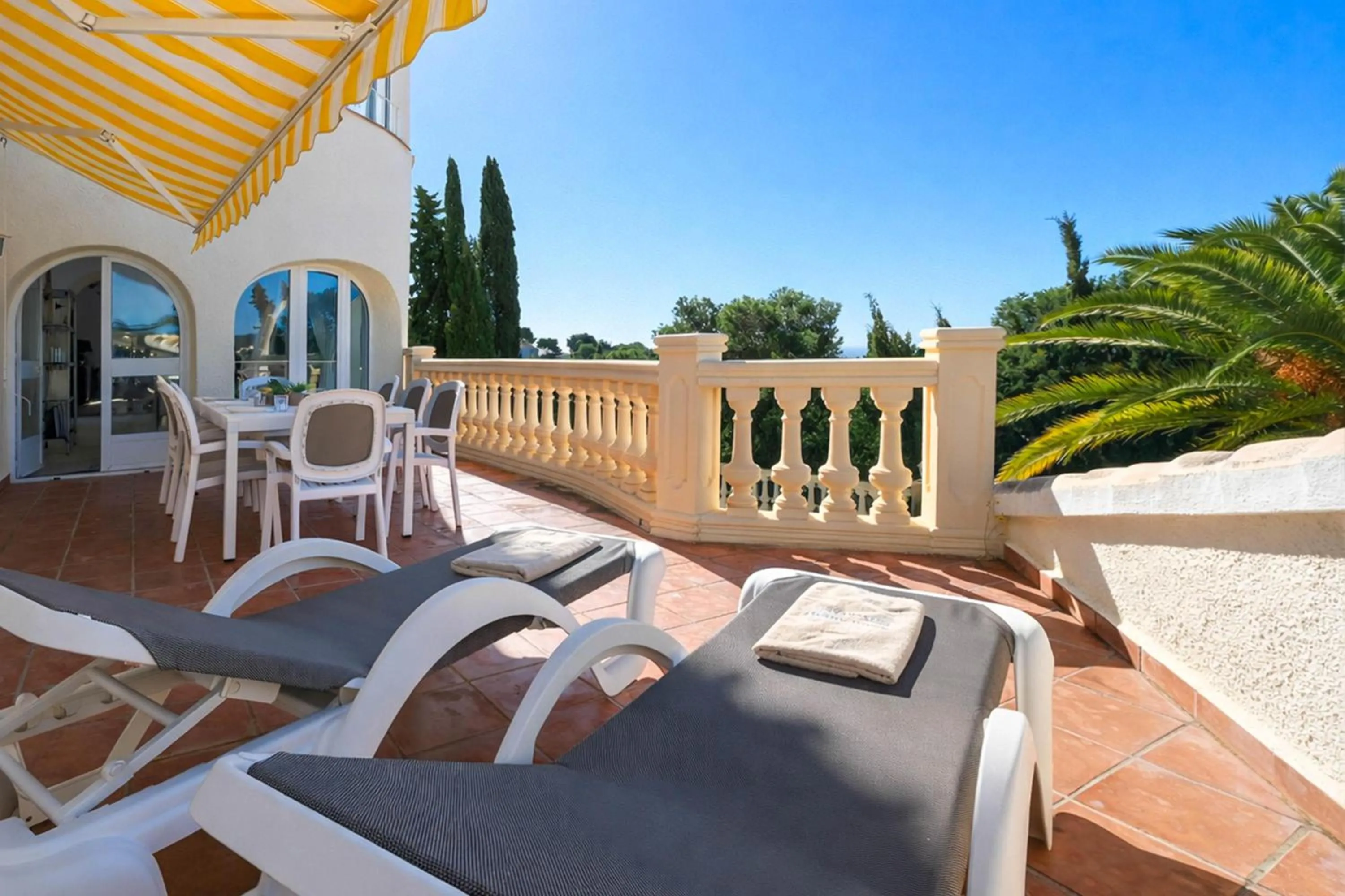 Solarium in Villa Hermosa by Aguilarent