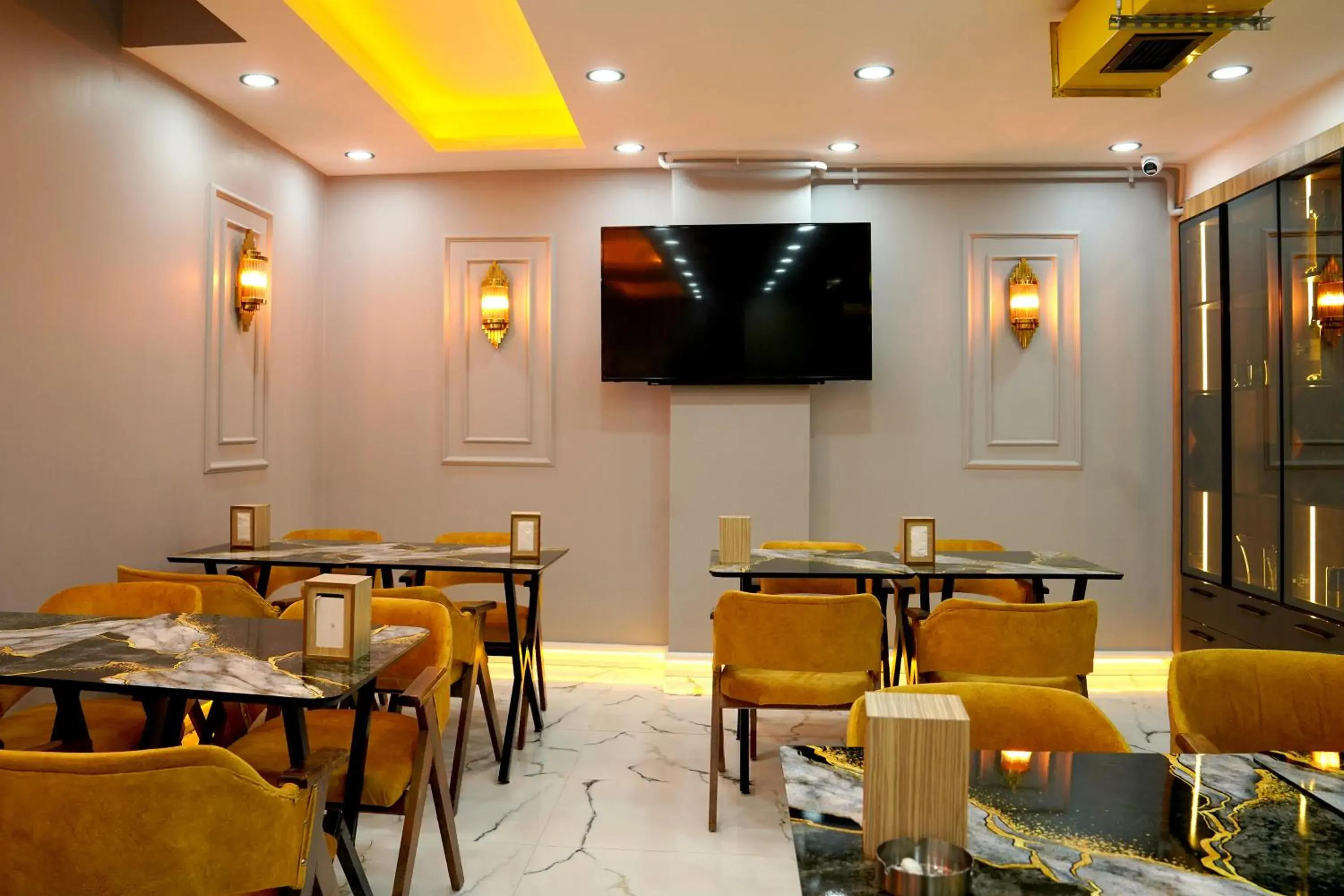 Restaurant/places to eat in GreenWich Hotel Restaurant/places to eat in GreenWich Hotel