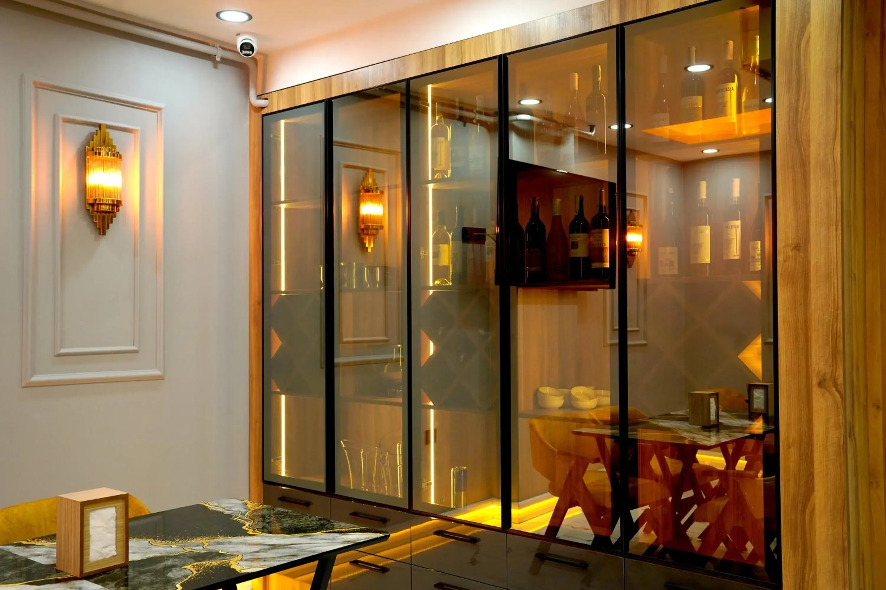 Restaurant/places to eat in GreenWich Hotel Restaurant/places to eat in GreenWich Hotel