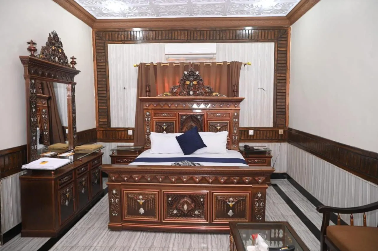 Hotel Serina Inn