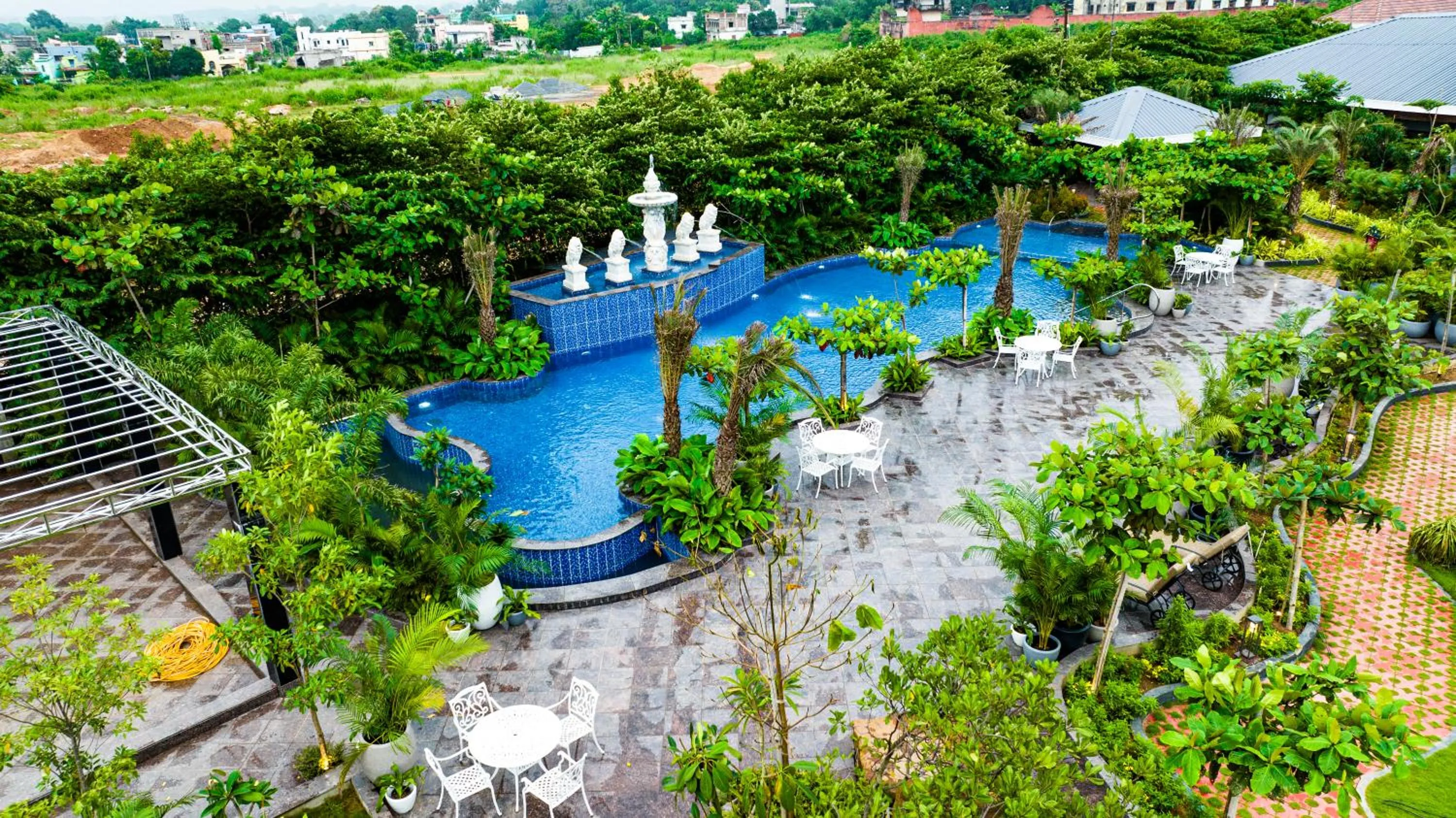 Swimming pool in Mayfair Oasis Resort & Convention
